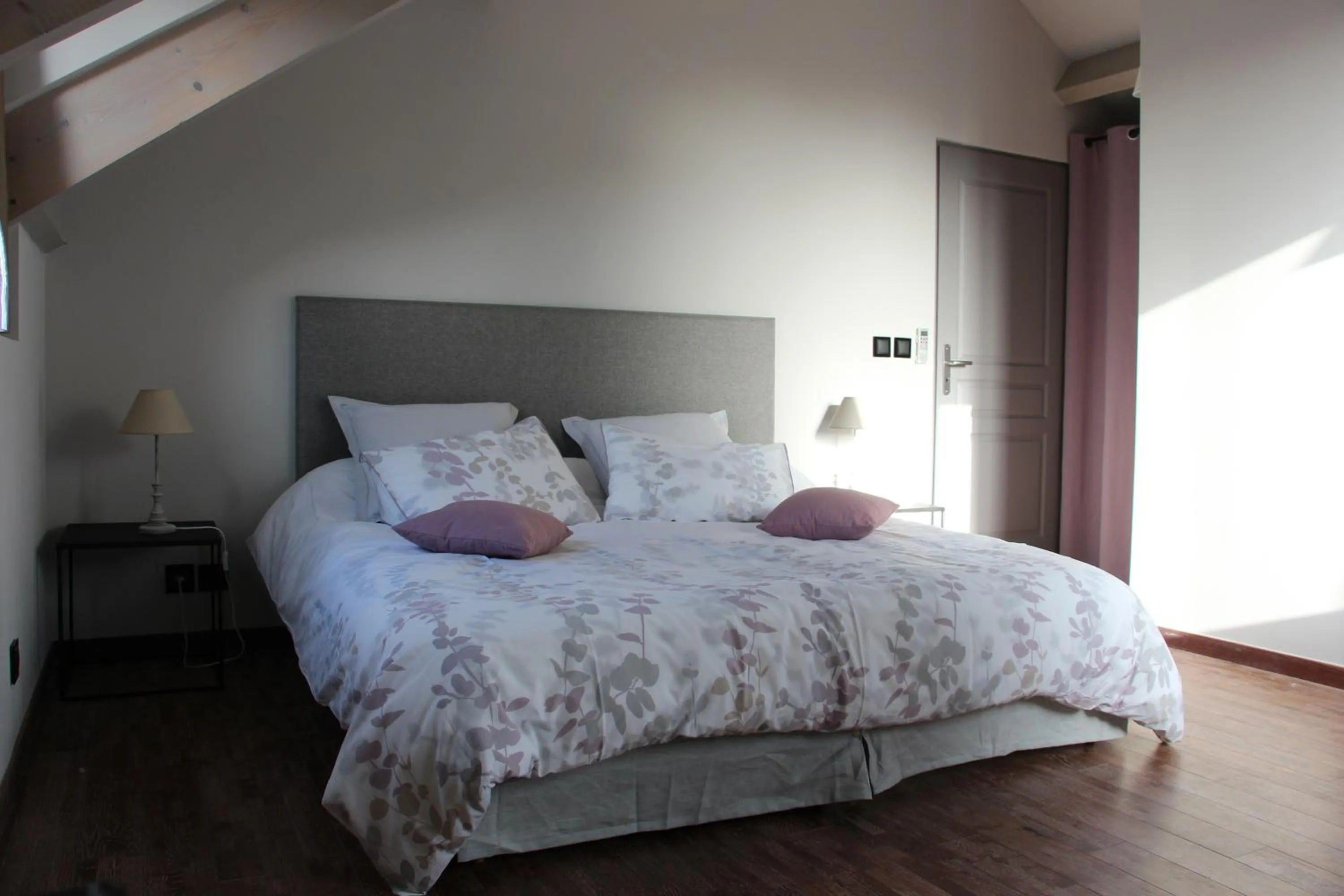 Bedroom, Bed in L'Alisier Chantant