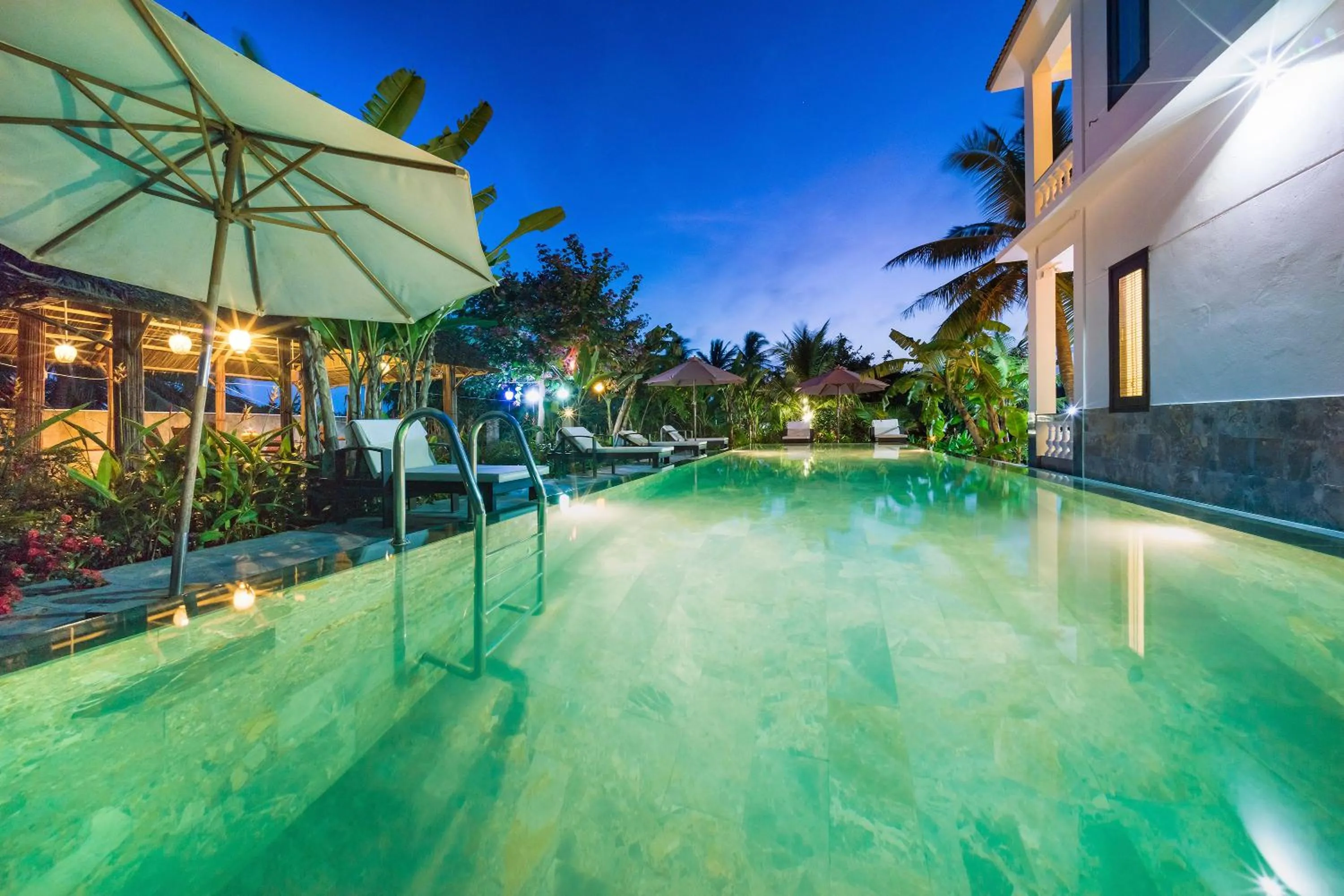 Swimming Pool in Luna Villa
