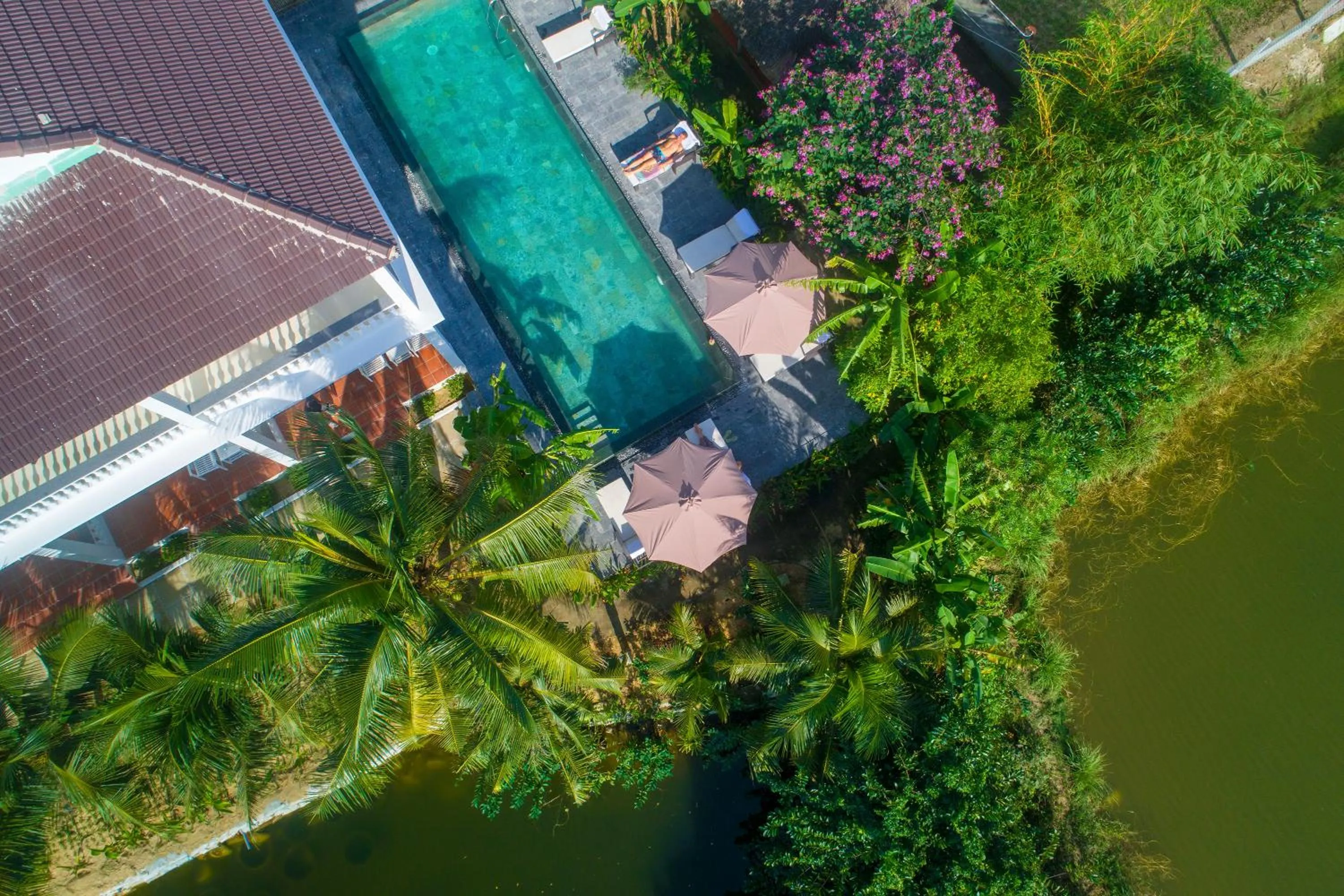 Bird's eye view, Bird's-eye View in Luna Villa