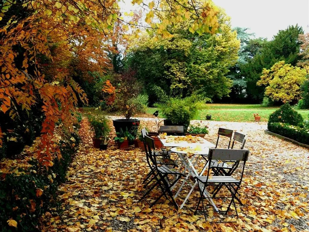 Property building in La Maison Dans le Parc