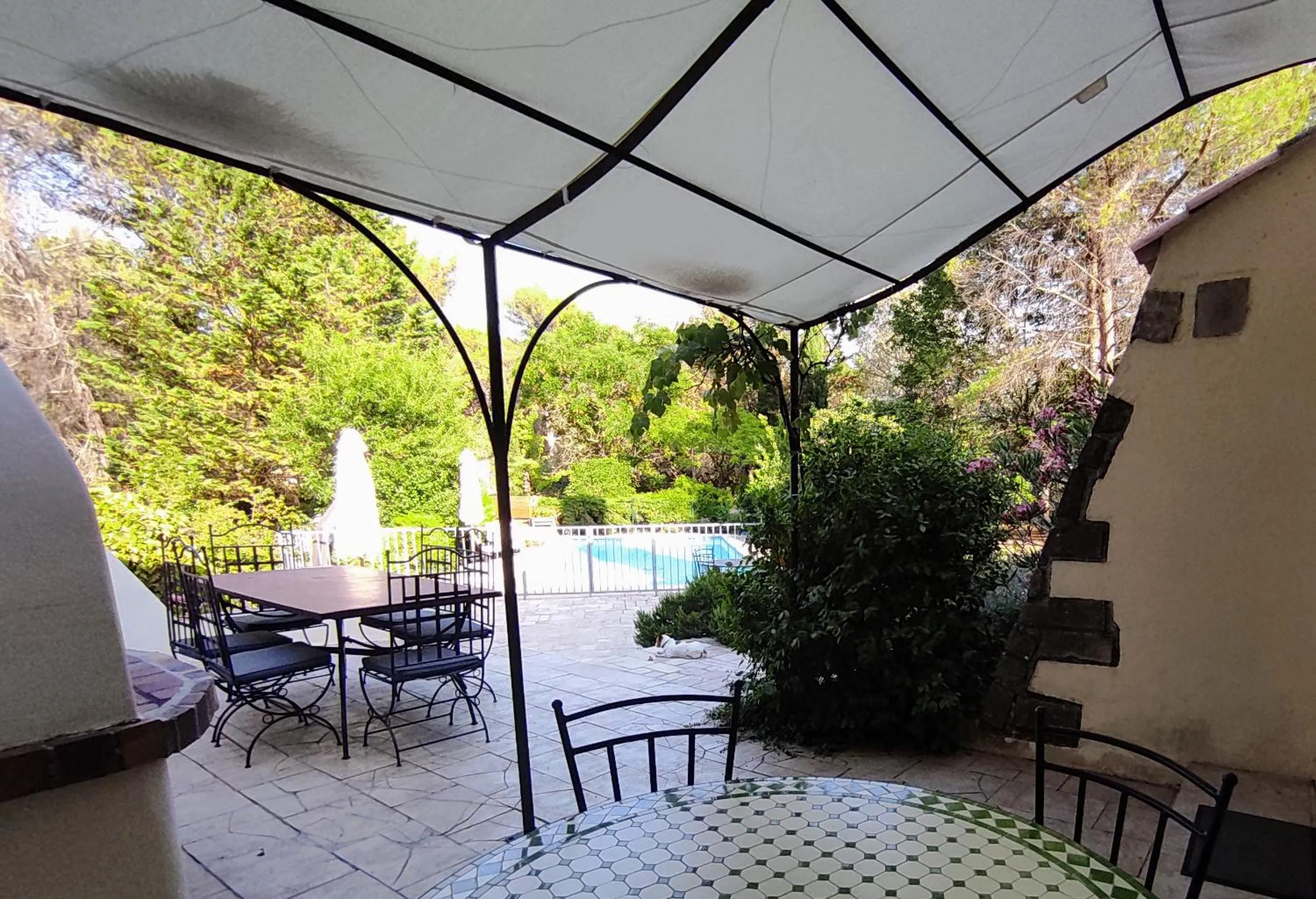 Pool view in Le Laou