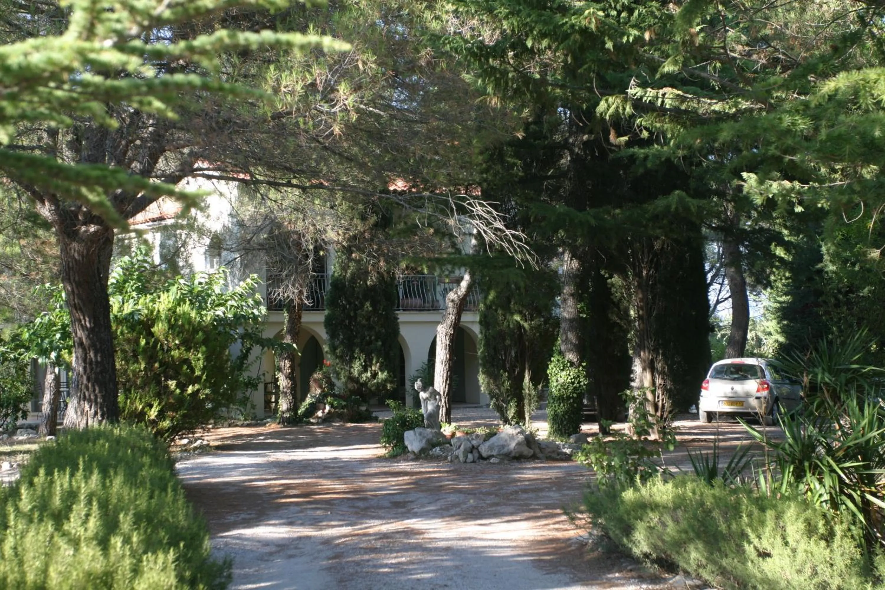 Facade/entrance in Le Laou