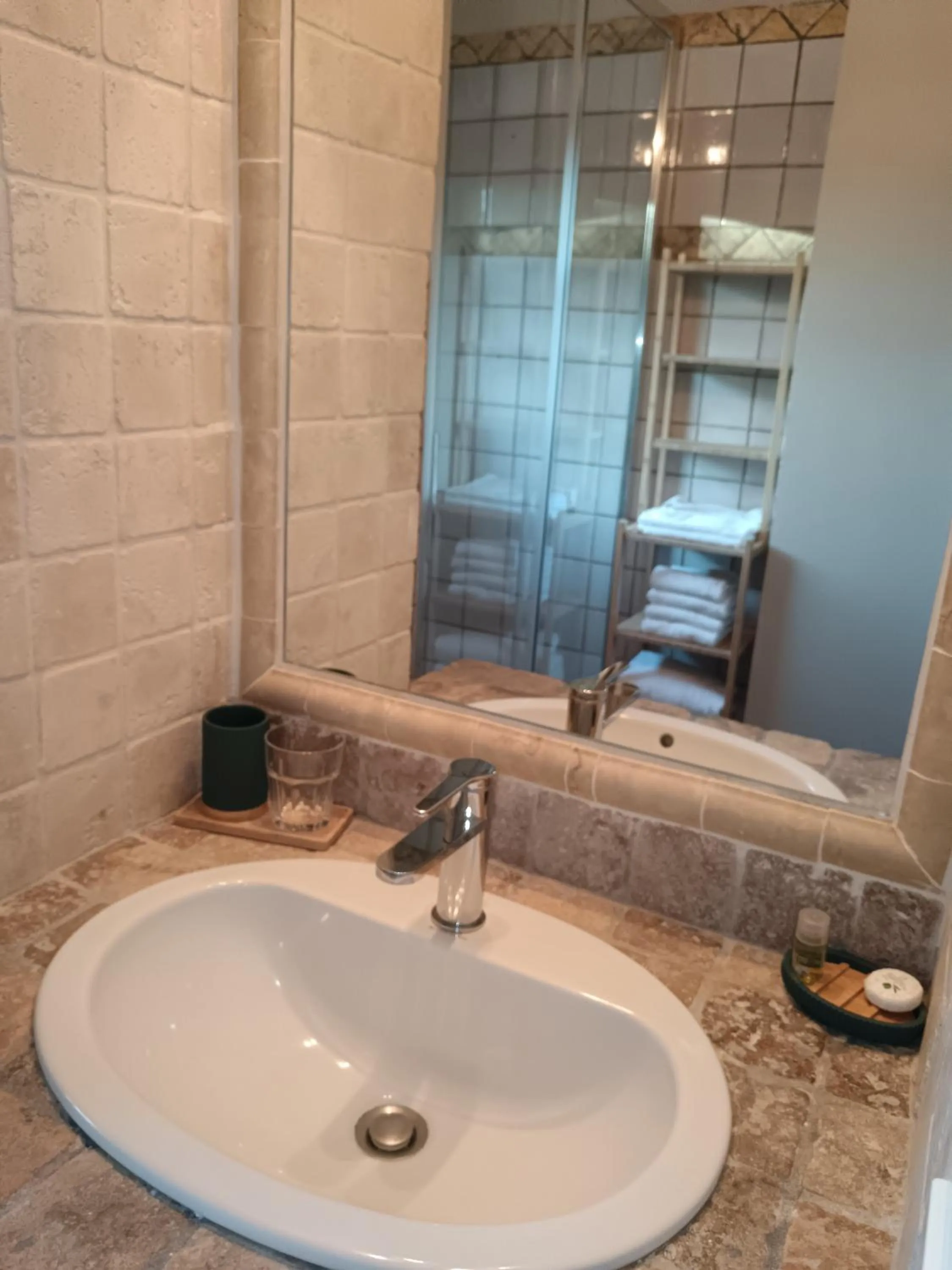 Bathroom in Mas de la Tour Carbonnière