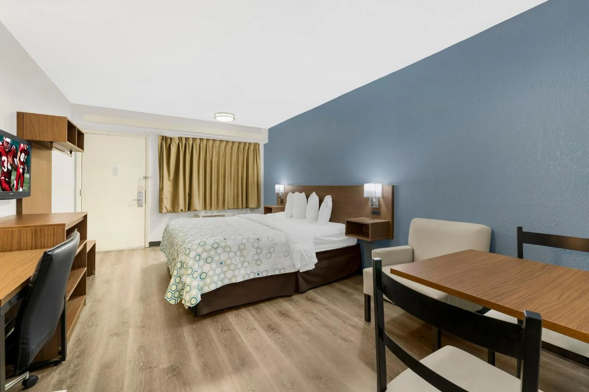 Photo of the whole room, Bed in HomeTowne Studios by Red Roof Buffalo - Niagara Airport