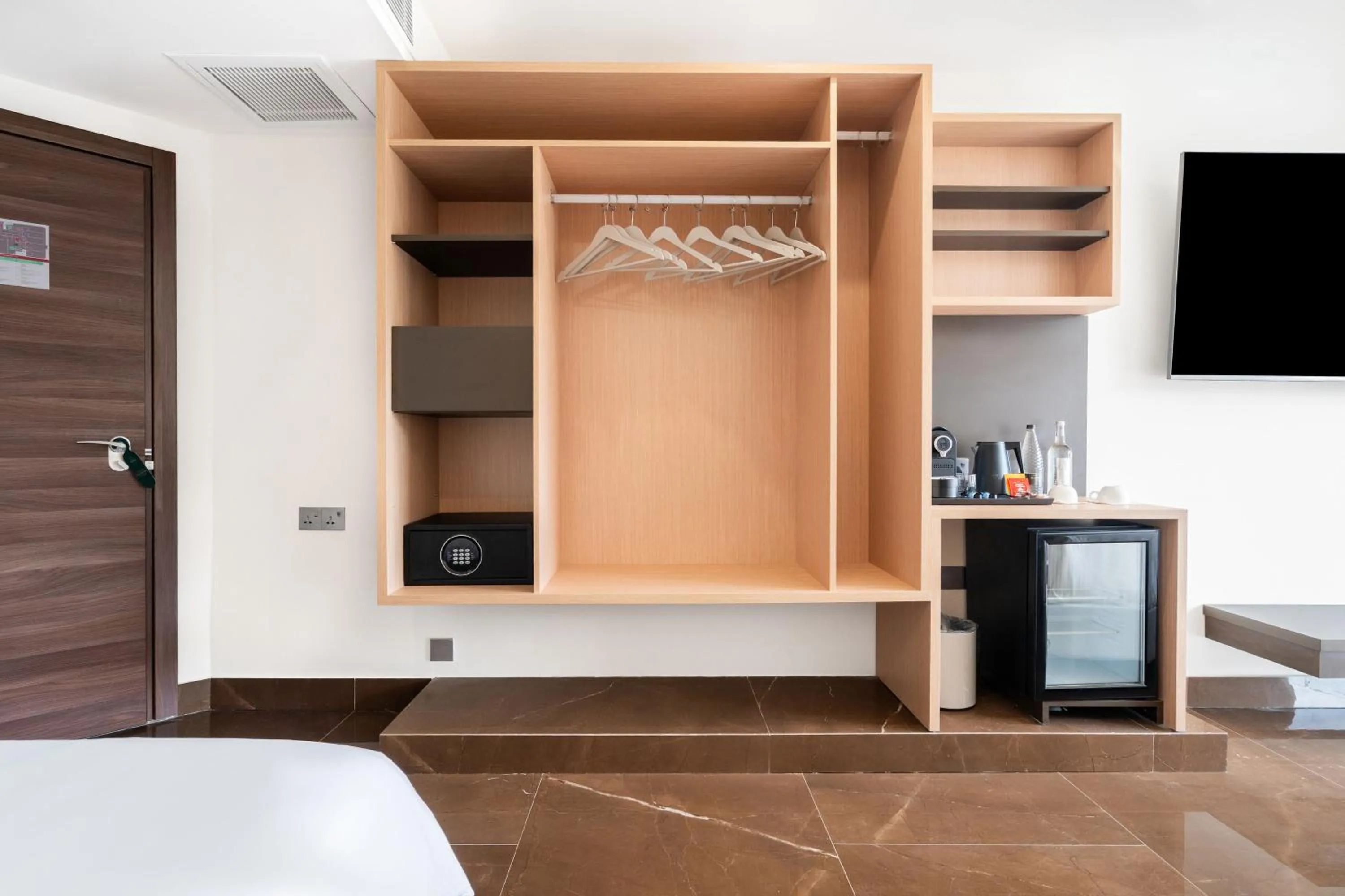 TV and multimedia, Bed in Reef Hotel & Spa