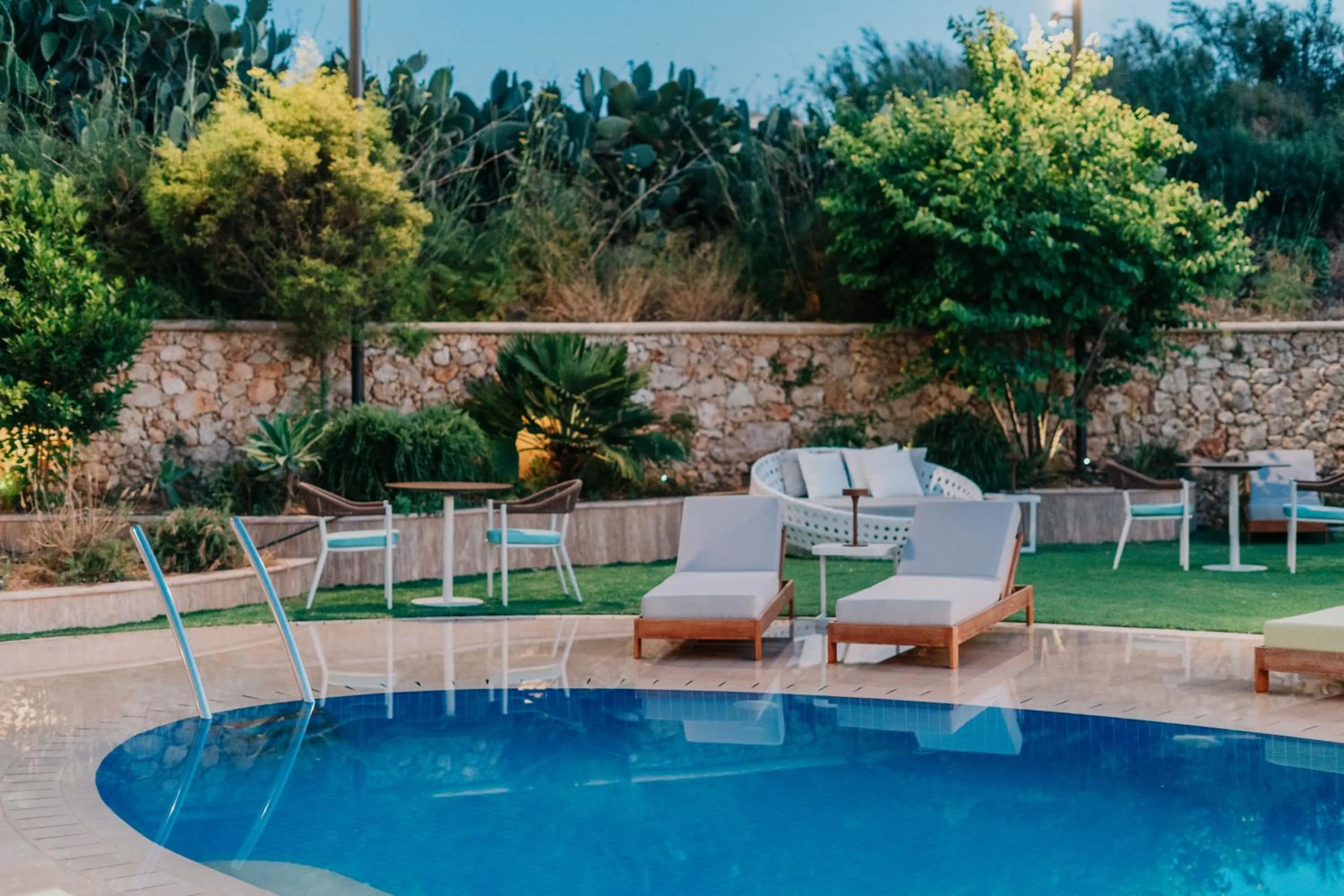 Swimming pool in Reef Hotel & Spa