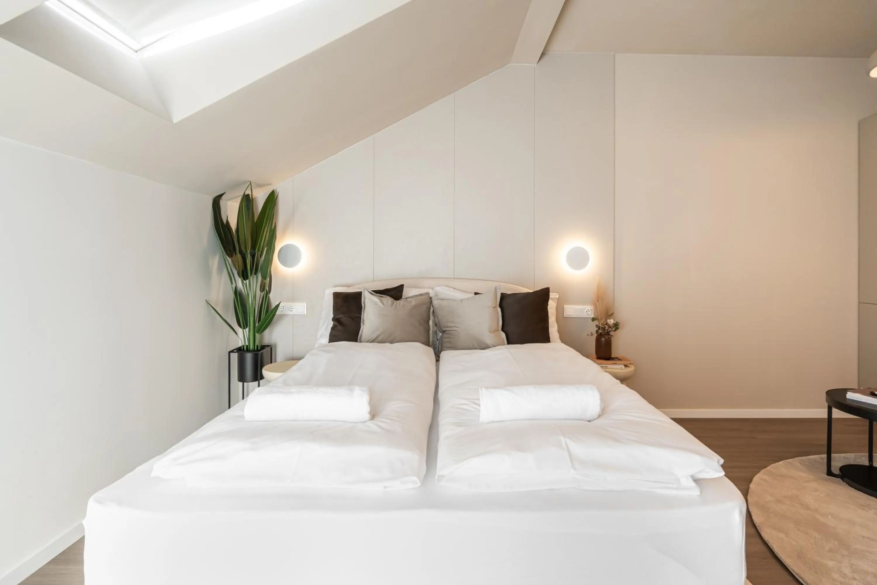 Bed in Oasis Luxe Boutique Suites by BQA