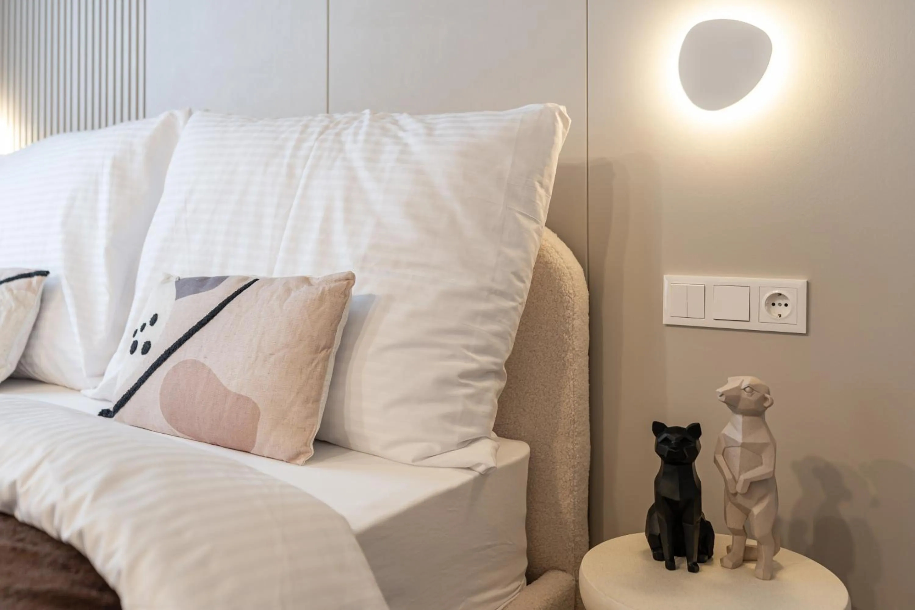 Bed in Oasis Luxe Boutique Suites by BQA