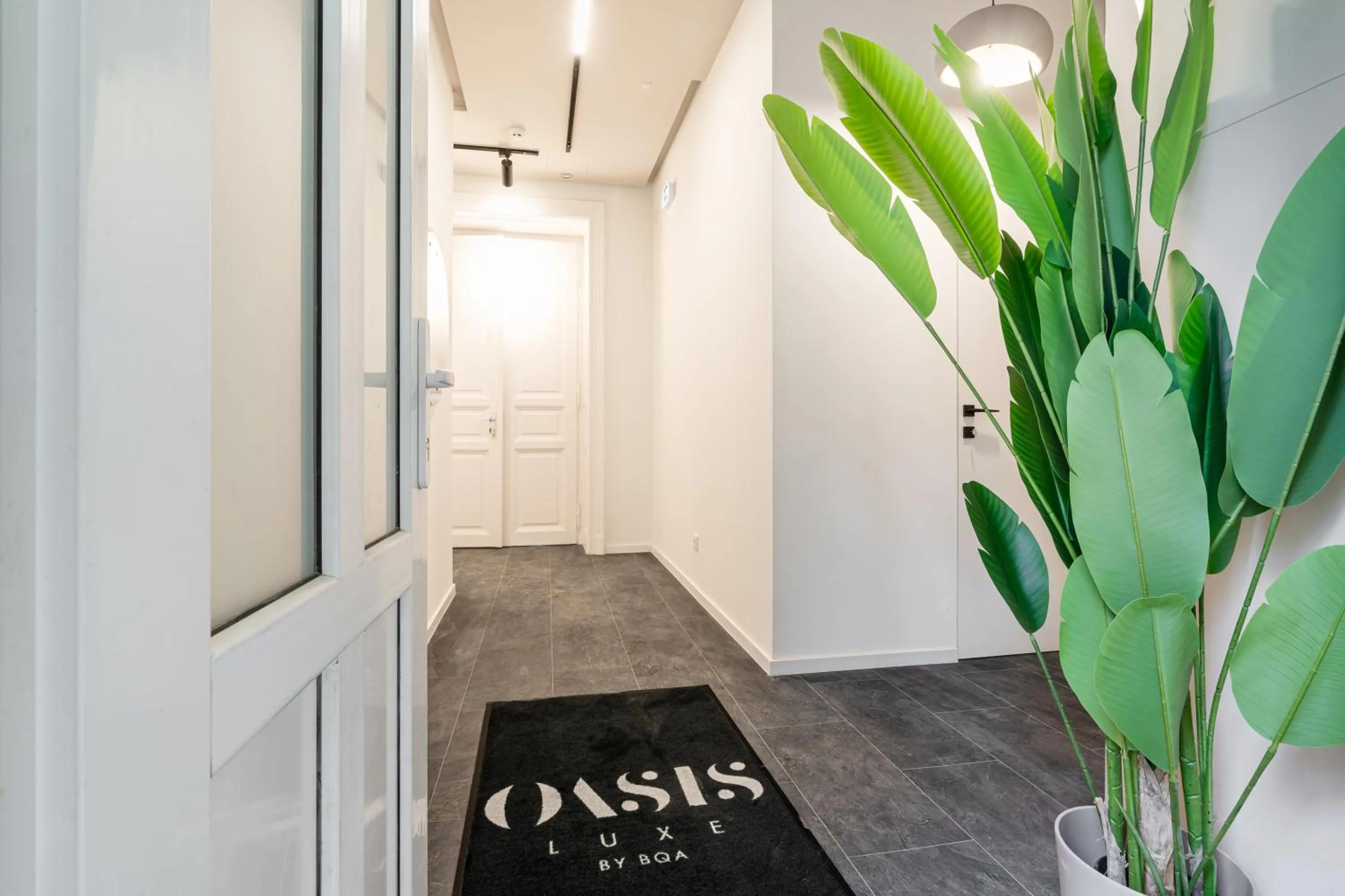 Lobby or reception in Oasis Luxe Boutique Suites by BQA