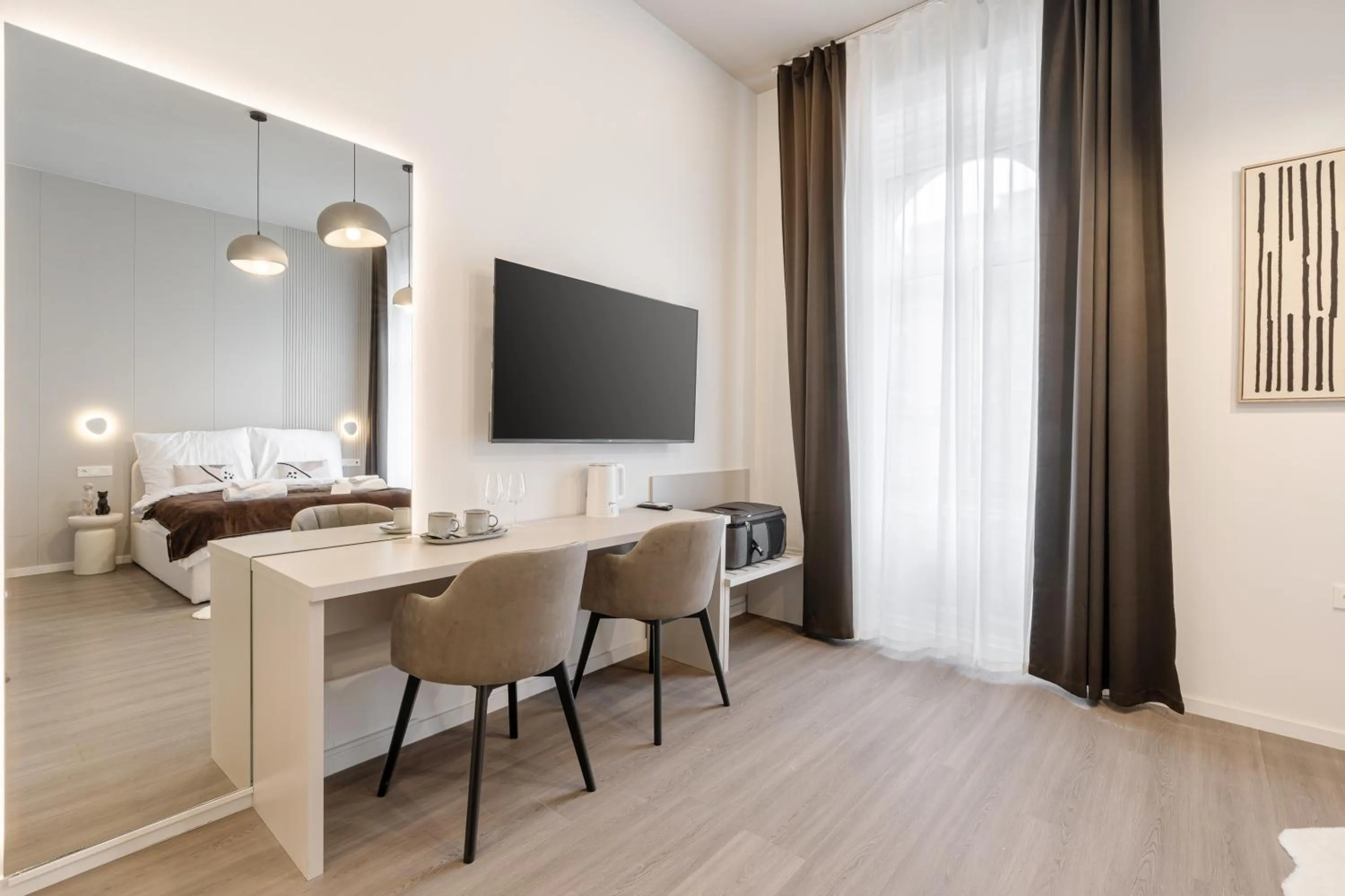 TV and multimedia in Oasis Luxe Boutique Suites by BQA