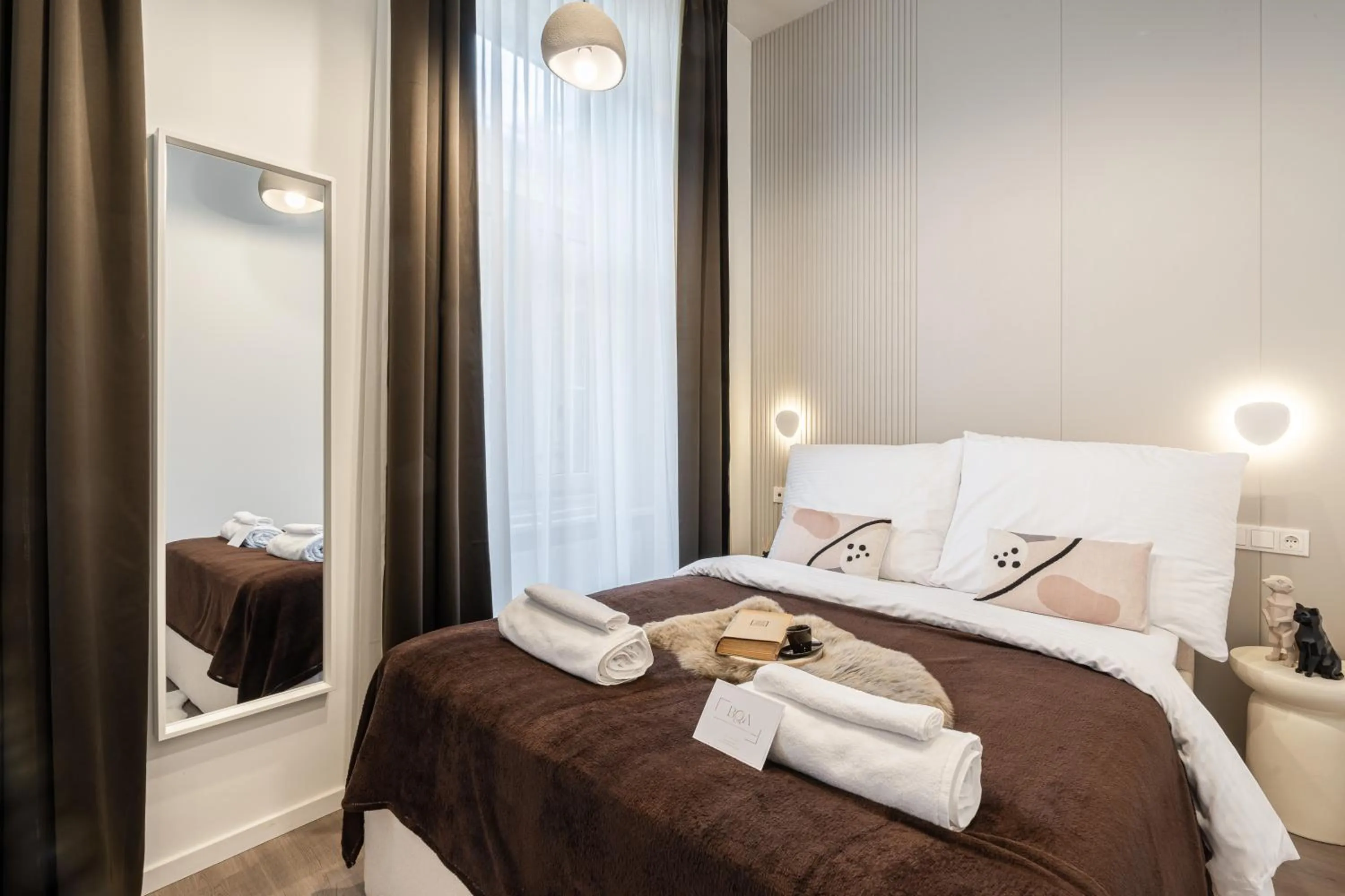 Bed in Oasis Luxe Boutique Suites by BQA