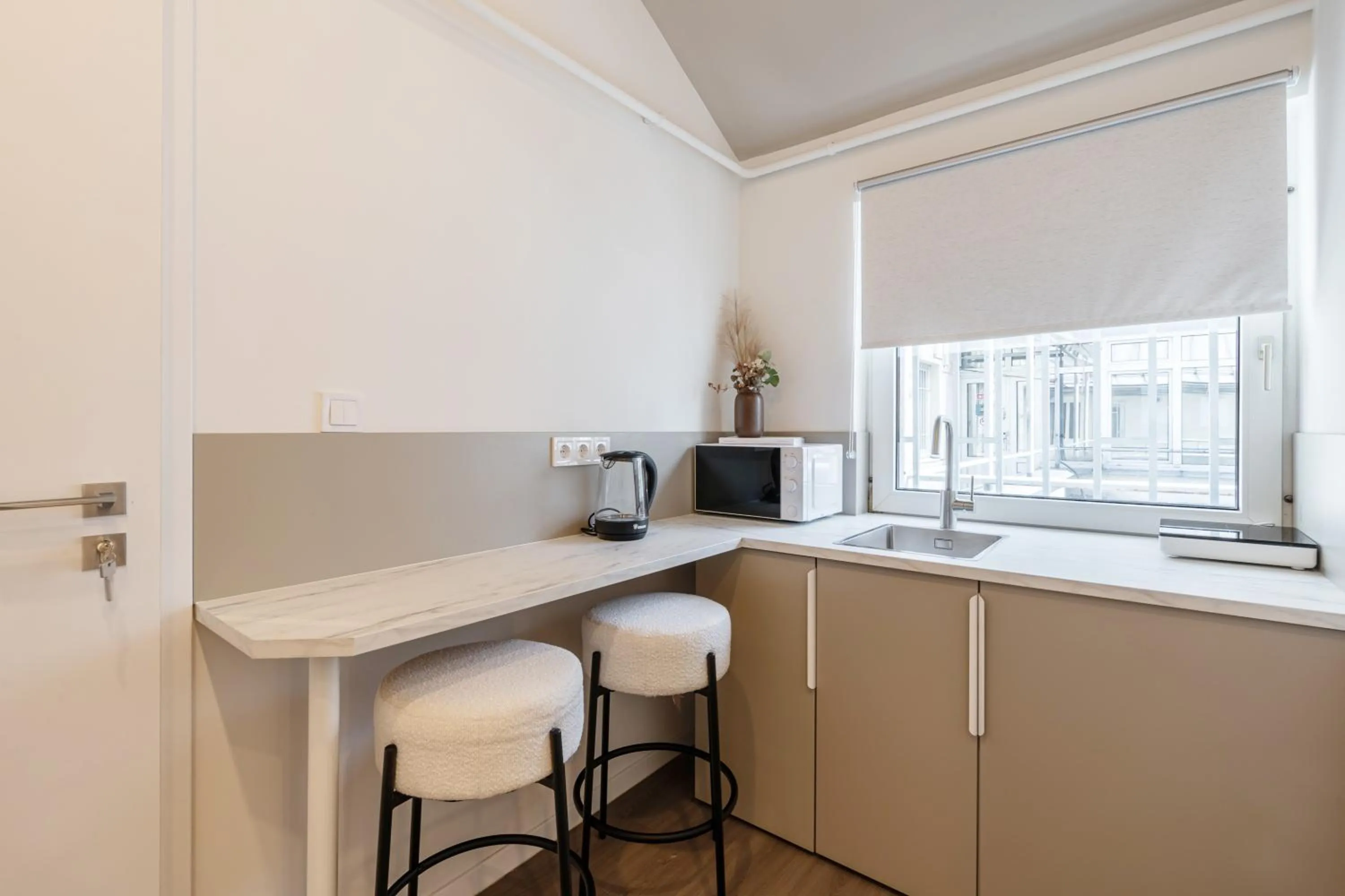 Kitchen or kitchenette in Oasis Luxe Boutique Suites by BQA