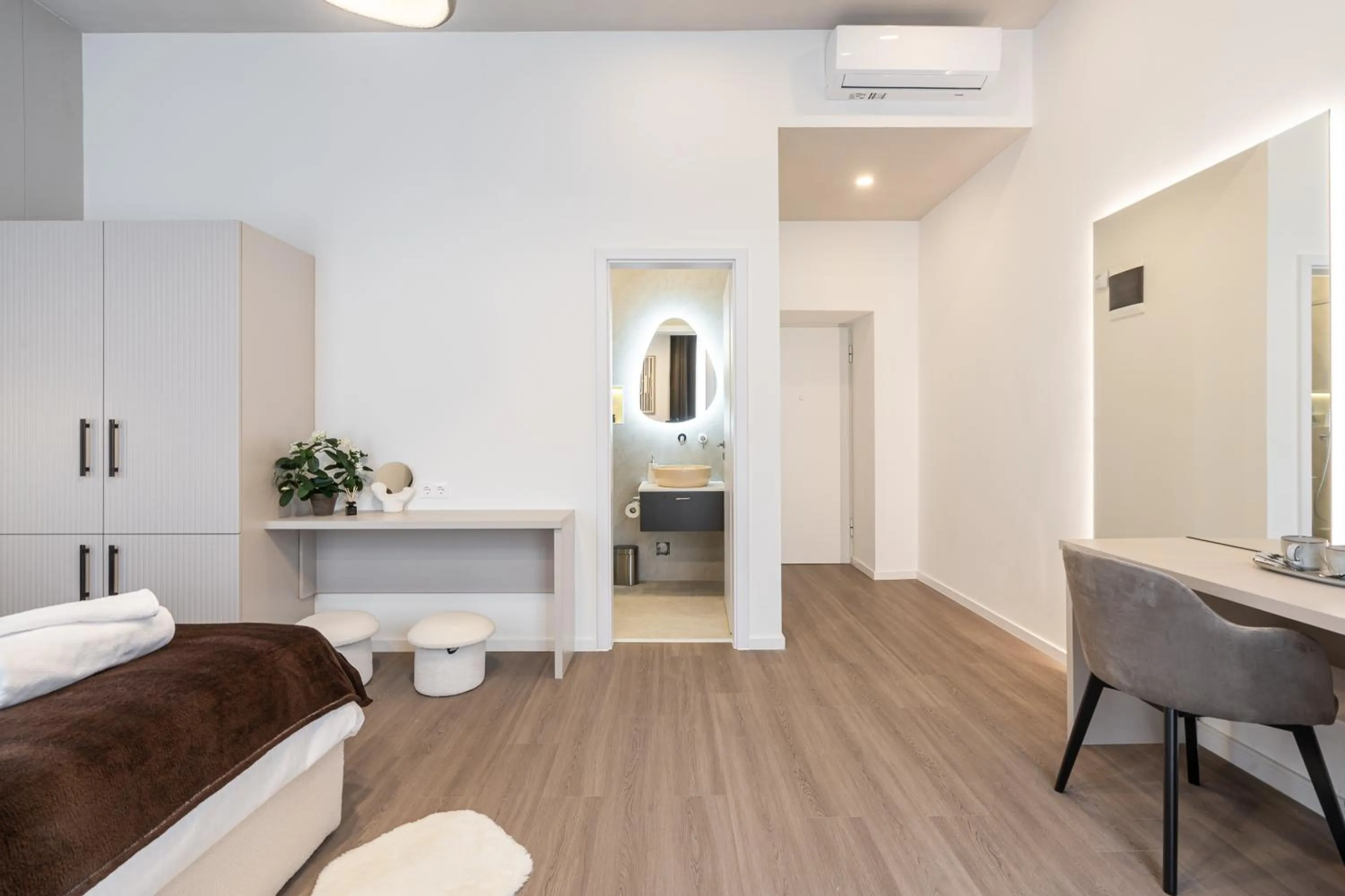 Photo of the whole room in Oasis Luxe Boutique Suites by BQA