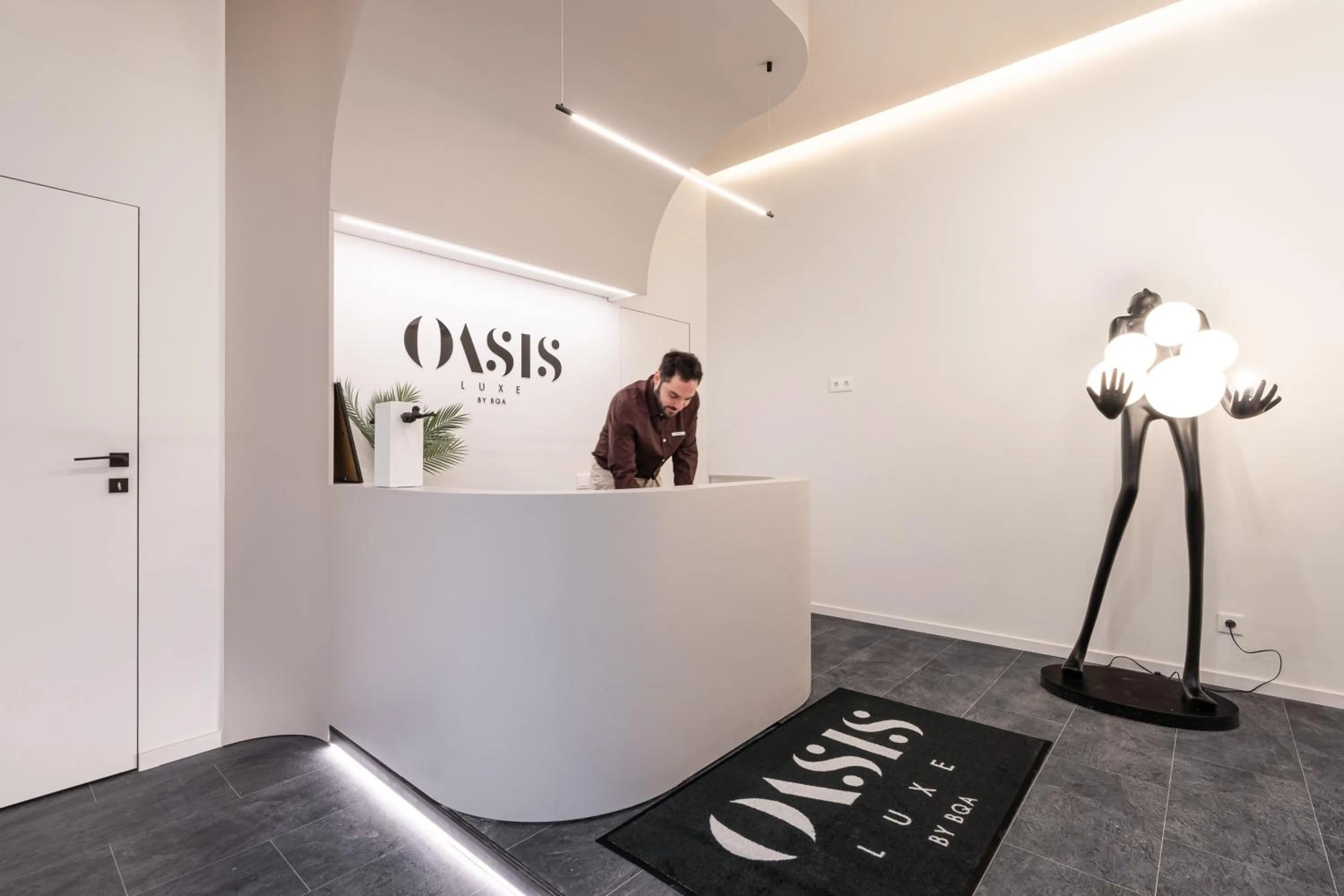 Lobby or reception in Oasis Luxe Boutique Suites by BQA