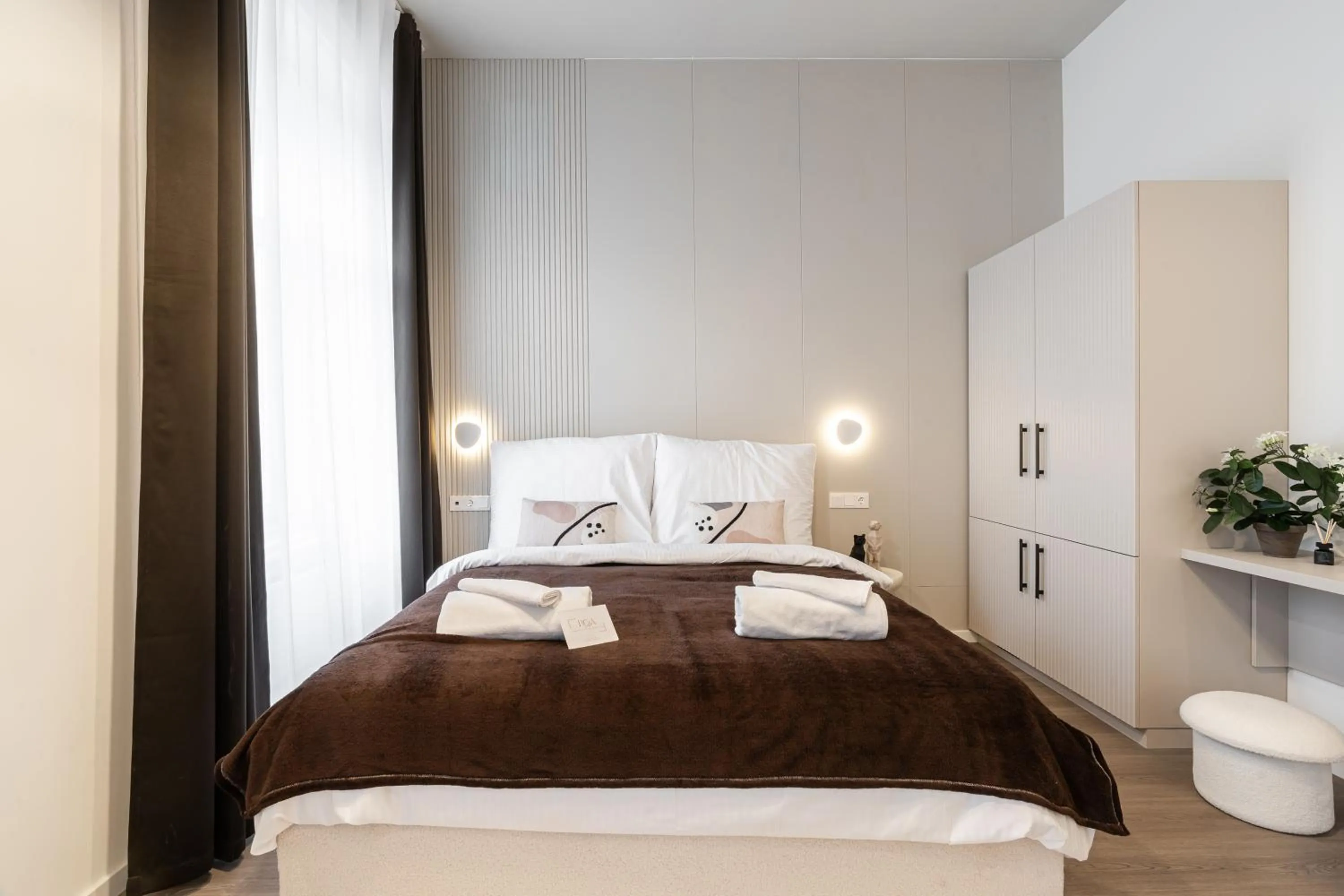 Bed in Oasis Luxe Boutique Suites by BQA