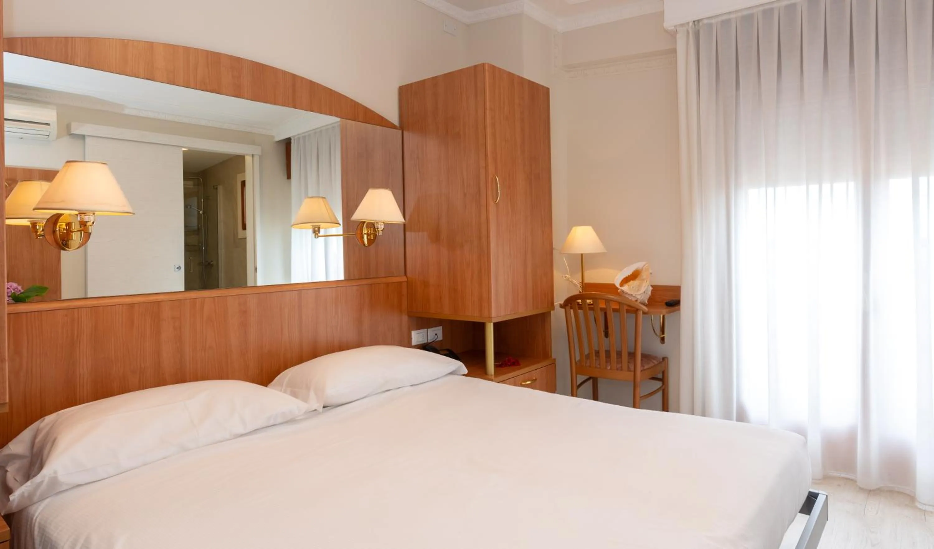 Bedroom, Bed in Hotel Smeraldo