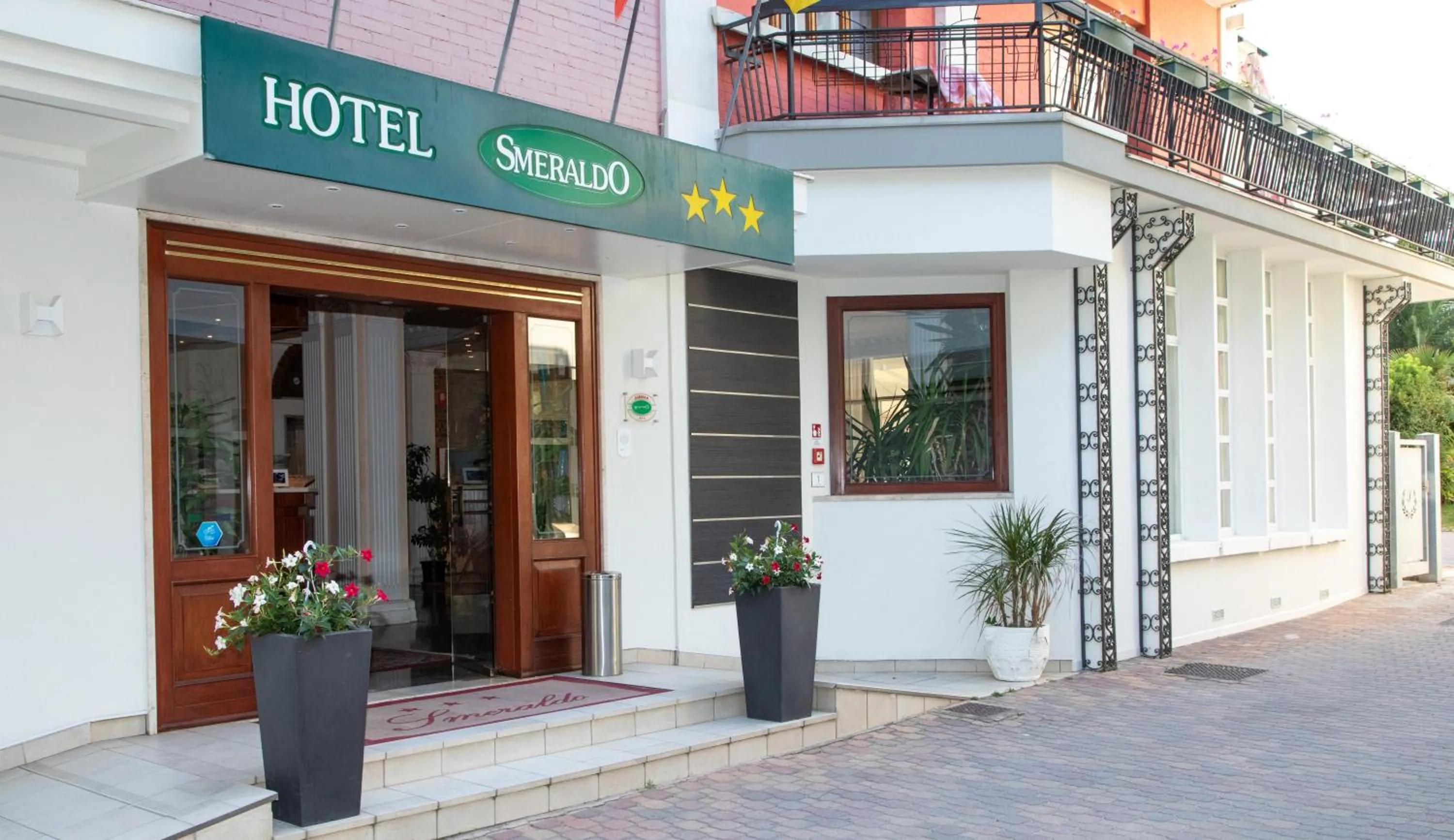 Facade/entrance in Hotel Smeraldo