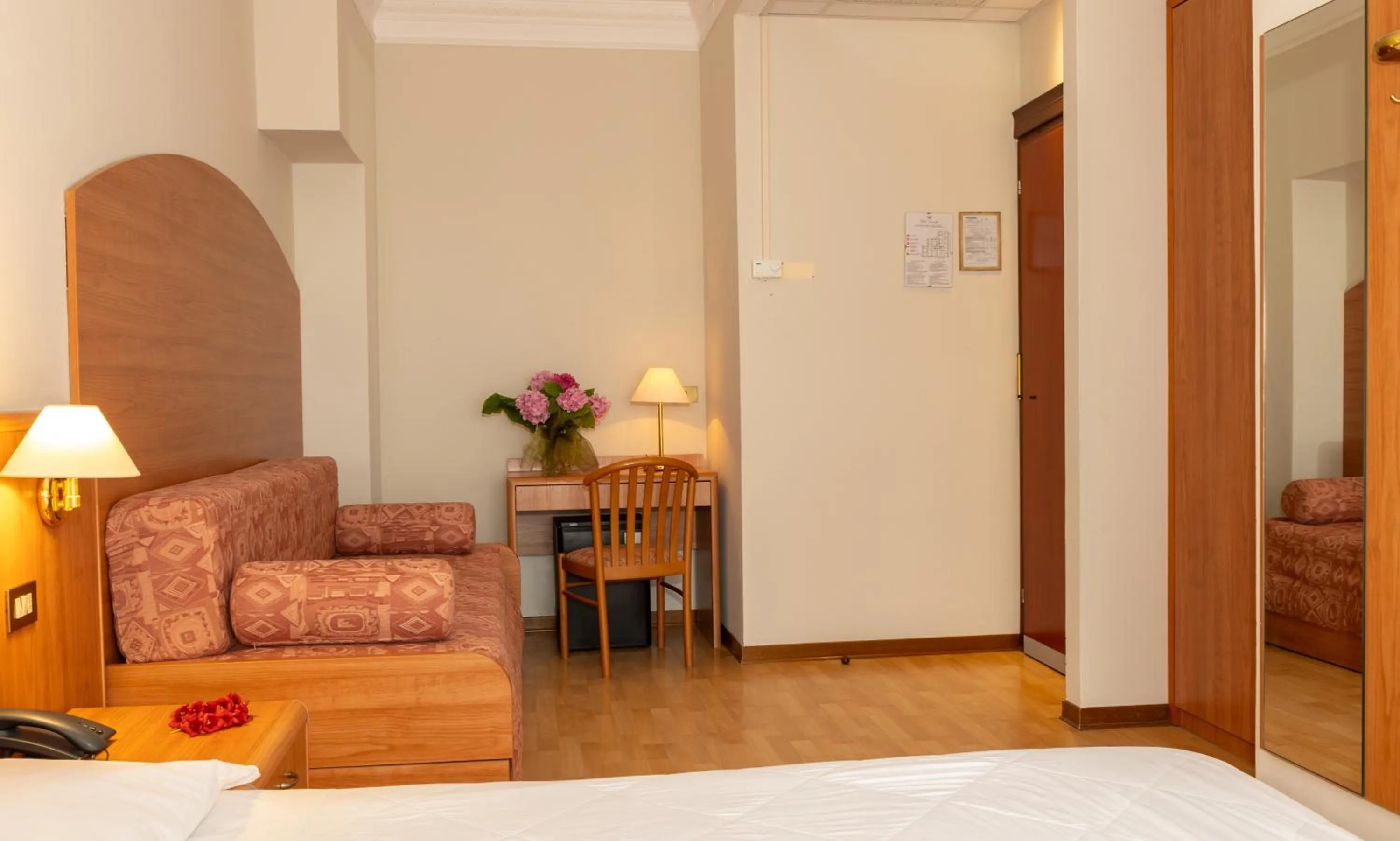 Bedroom, Bed in Hotel Smeraldo