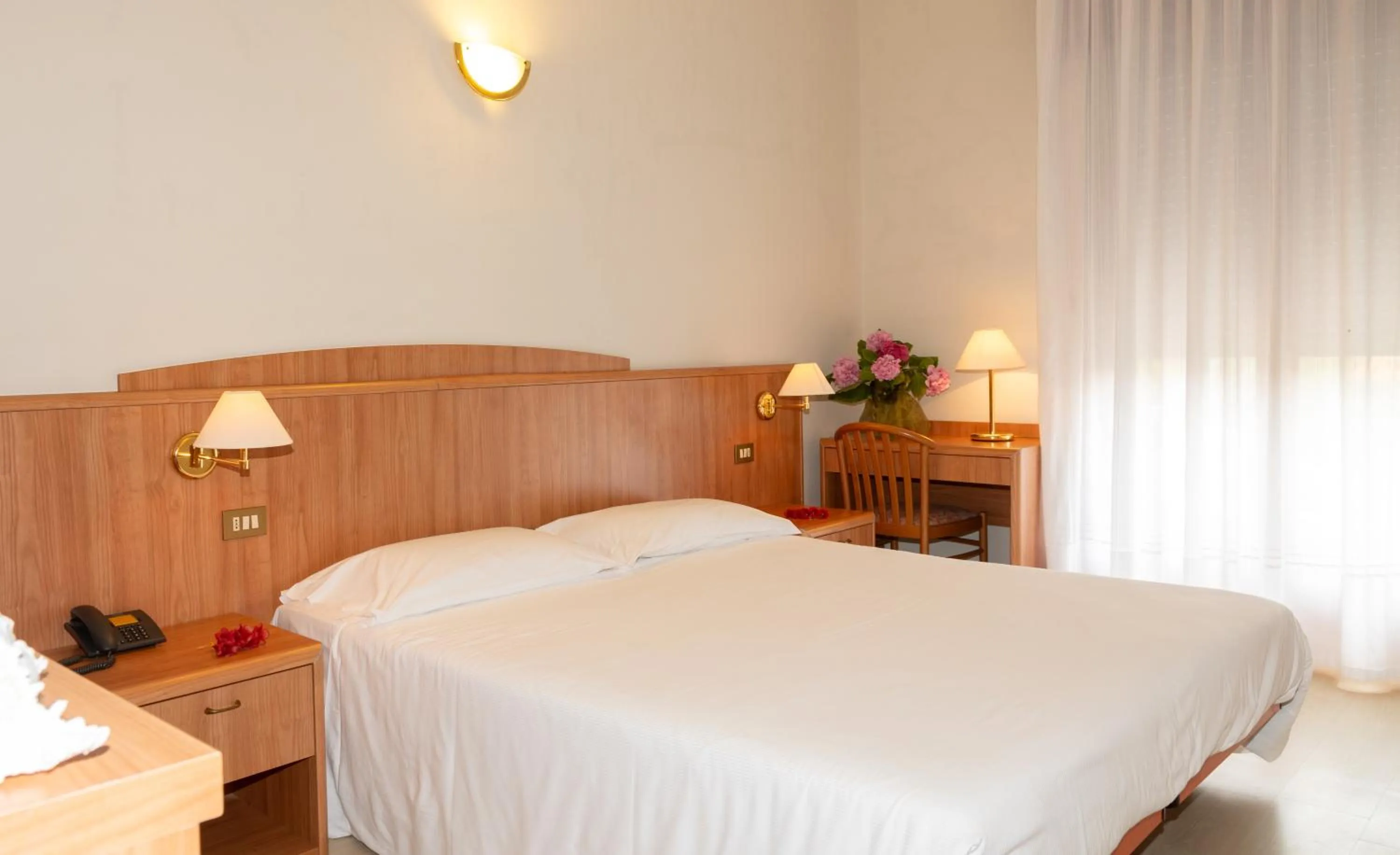 Bedroom, Bed in Hotel Smeraldo