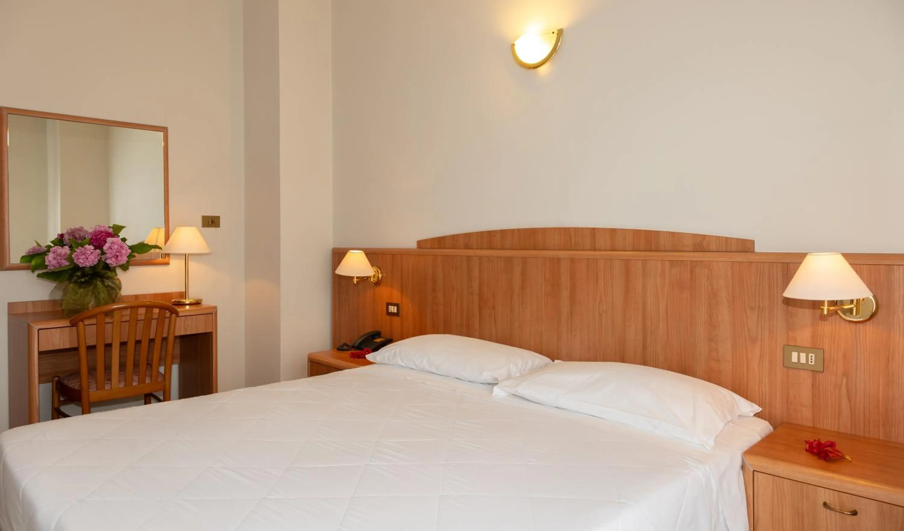 Bedroom, Bed in Hotel Smeraldo