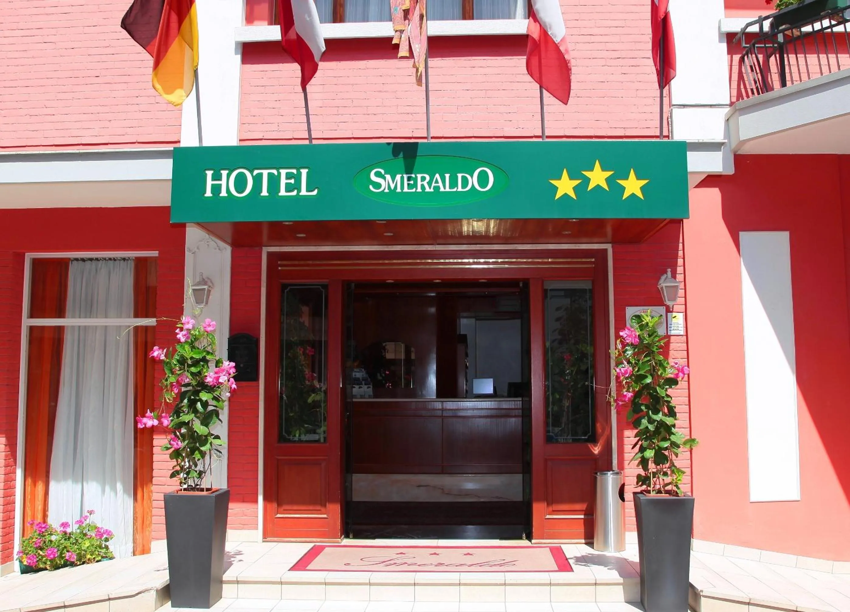 Facade/entrance in Hotel Smeraldo