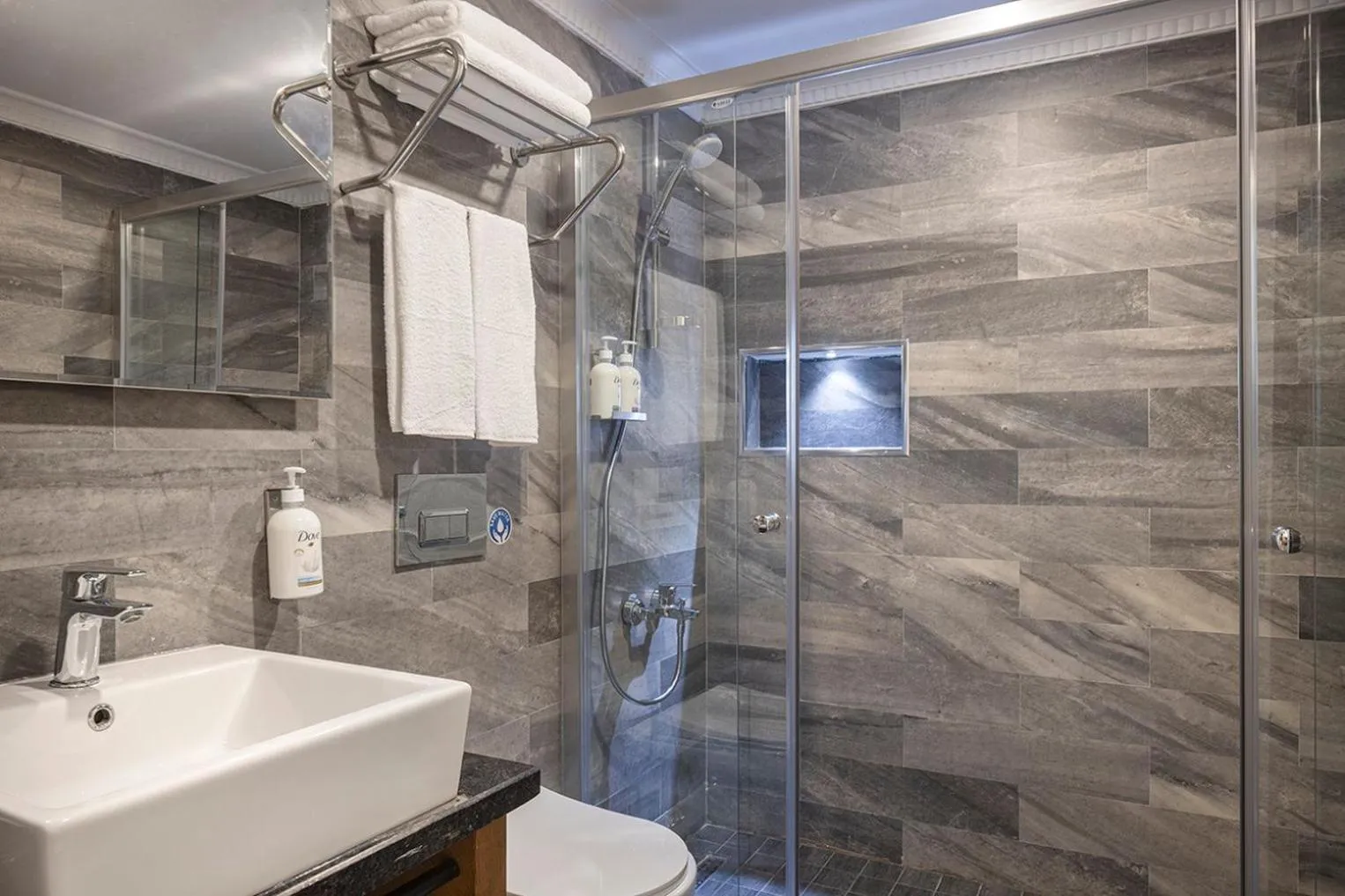 Photo of the whole room in Garner Hotel Istanbul - Airport Arnavutkoy by IHG