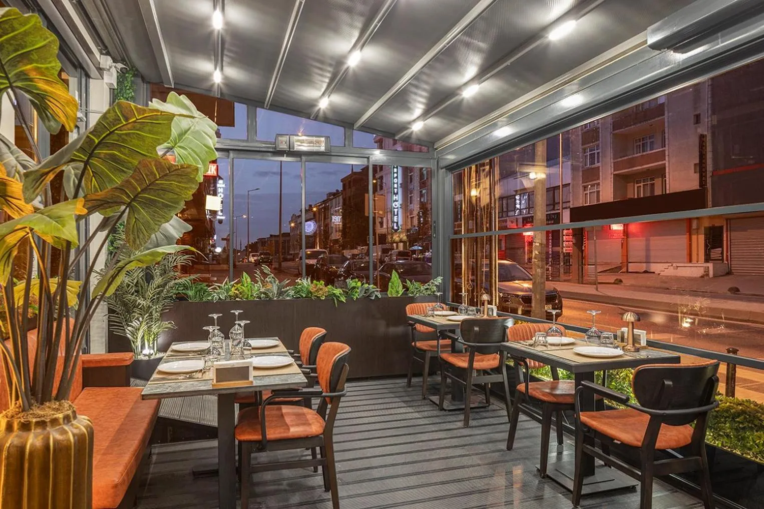 Restaurant/places to eat in Garner Hotel Istanbul - Airport Arnavutkoy by IHG