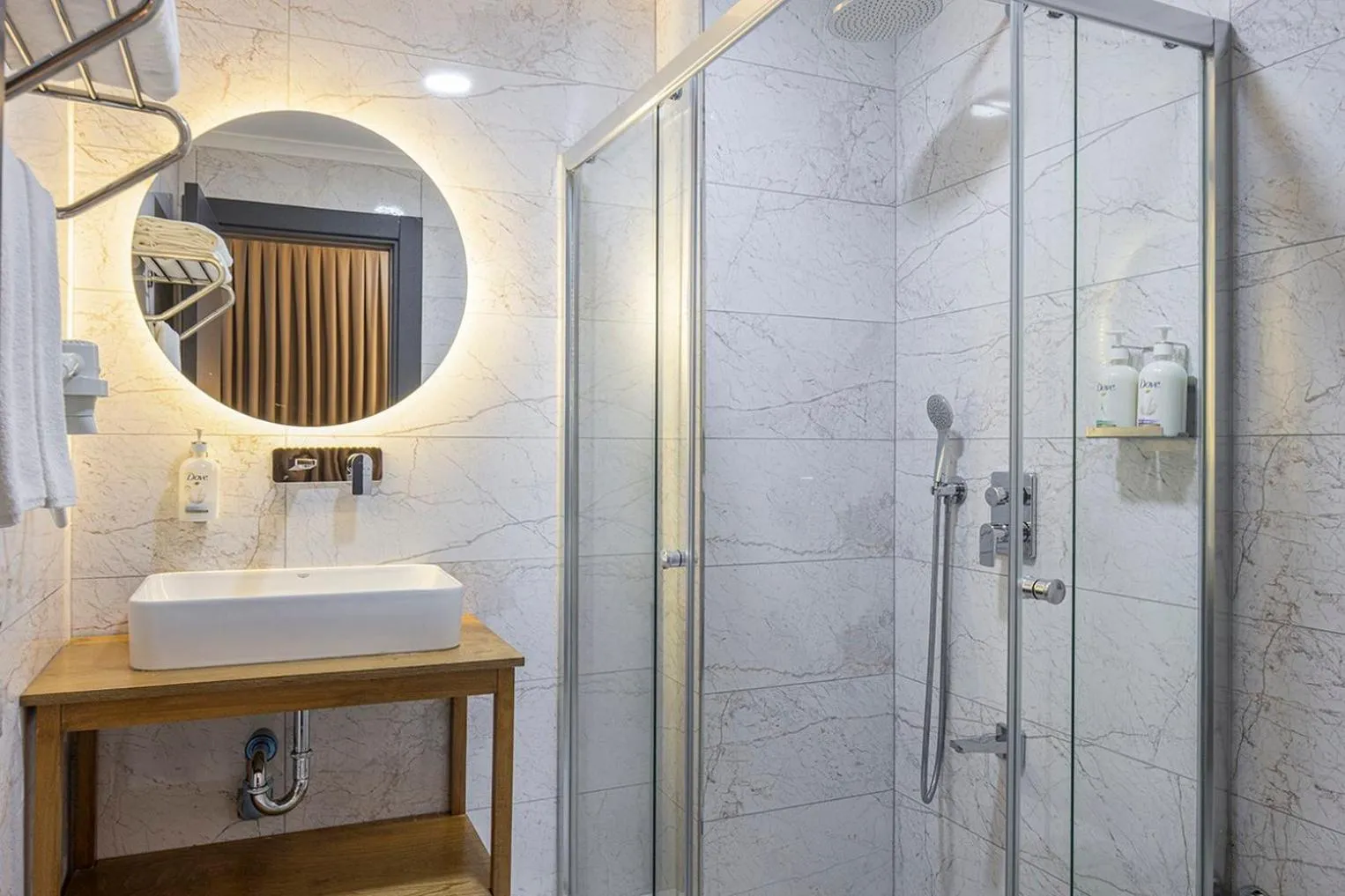 Bathroom in Garner Hotel Istanbul - Airport Arnavutkoy by IHG