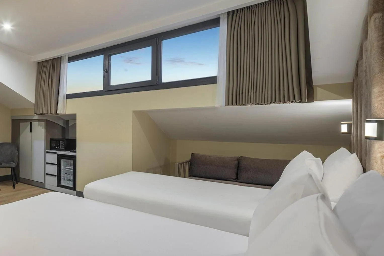 Photo of the whole room, Bed in Garner Hotel Istanbul - Airport Arnavutkoy by IHG