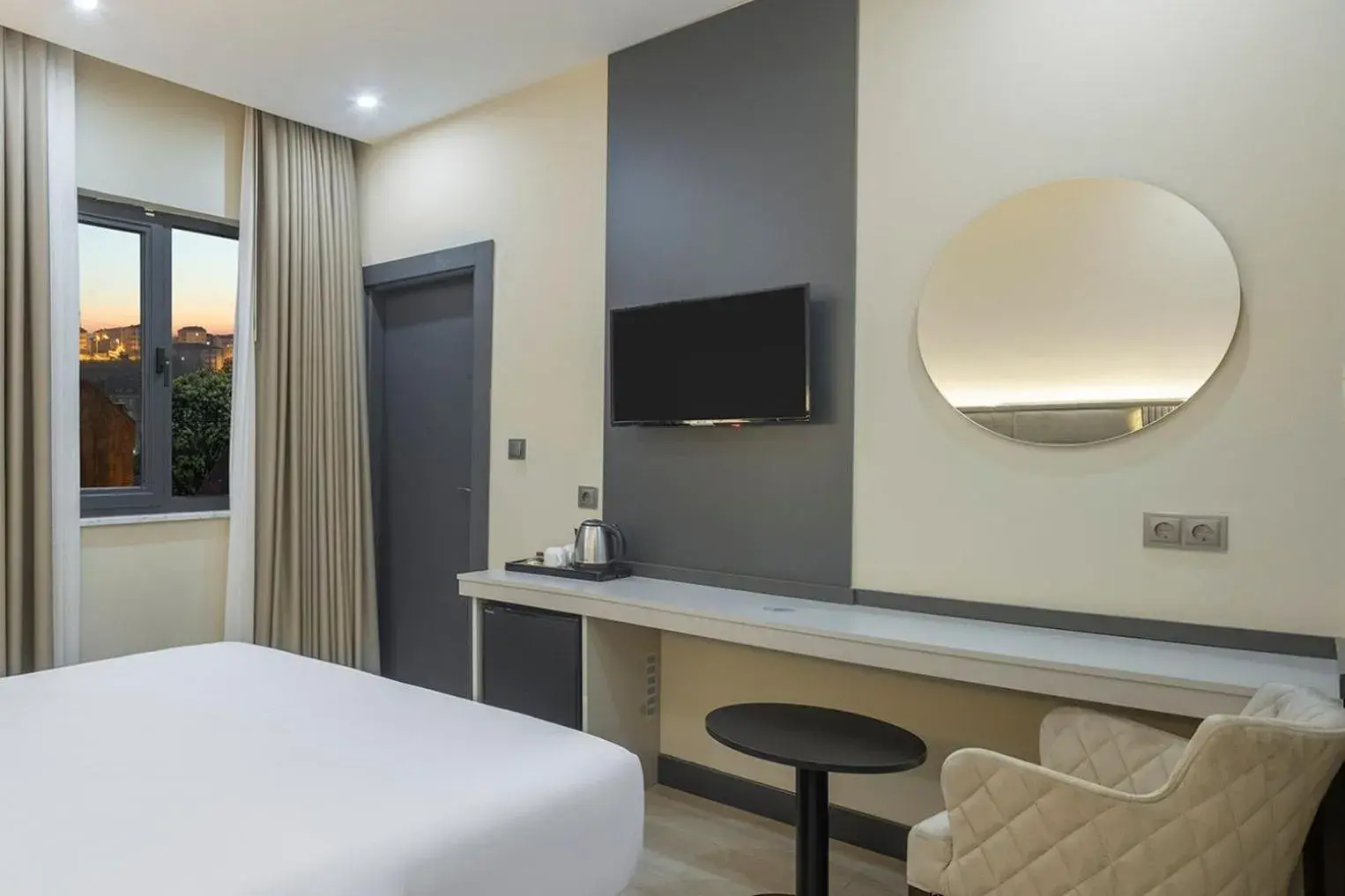 Standard Queen Room in Garner Hotel Istanbul - Airport Arnavutkoy by IHG Standard Queen Room in Garner Hotel Istanbul - Airport Arnavutkoy by IHG