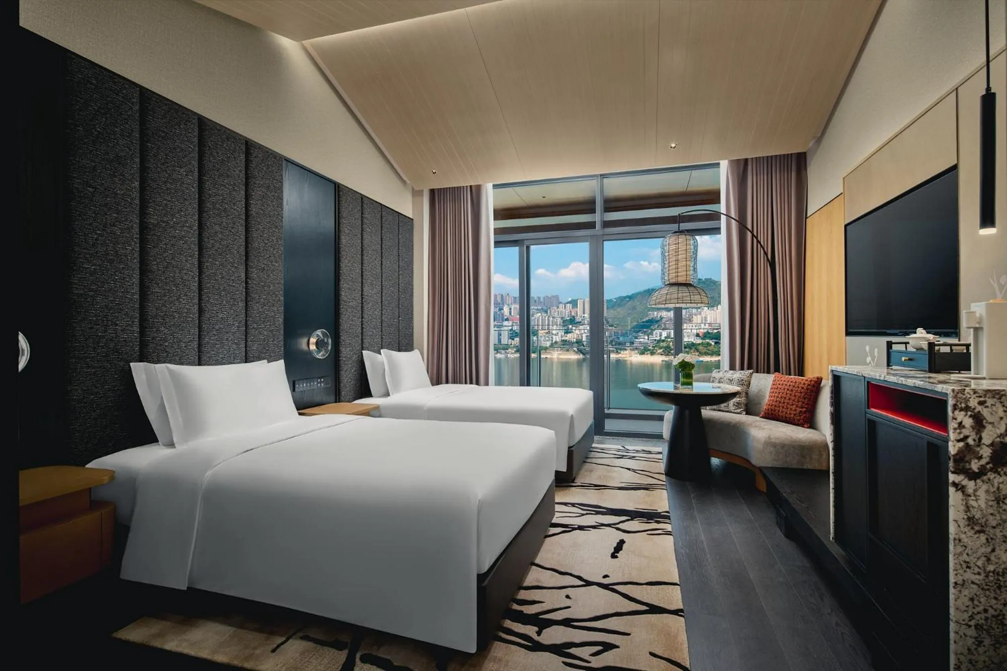 Standard Double Room with Two Double Beds and River View in HUALUXE Hotels and Resorts Chongqing Wushan by IHG