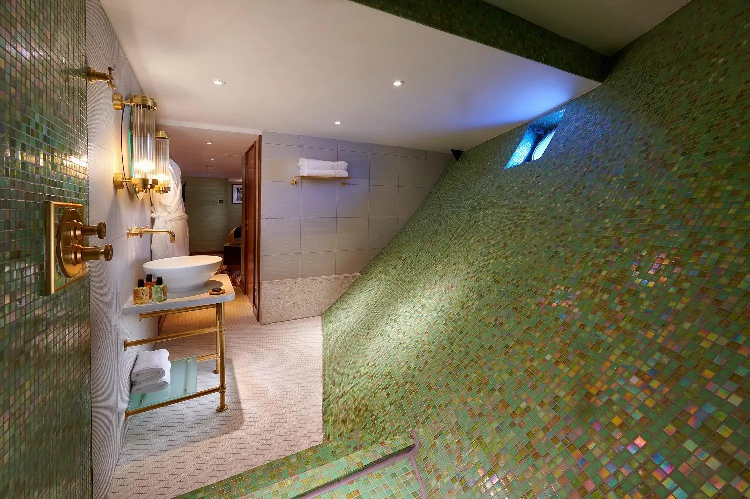 Bathroom in Fingal Hotel