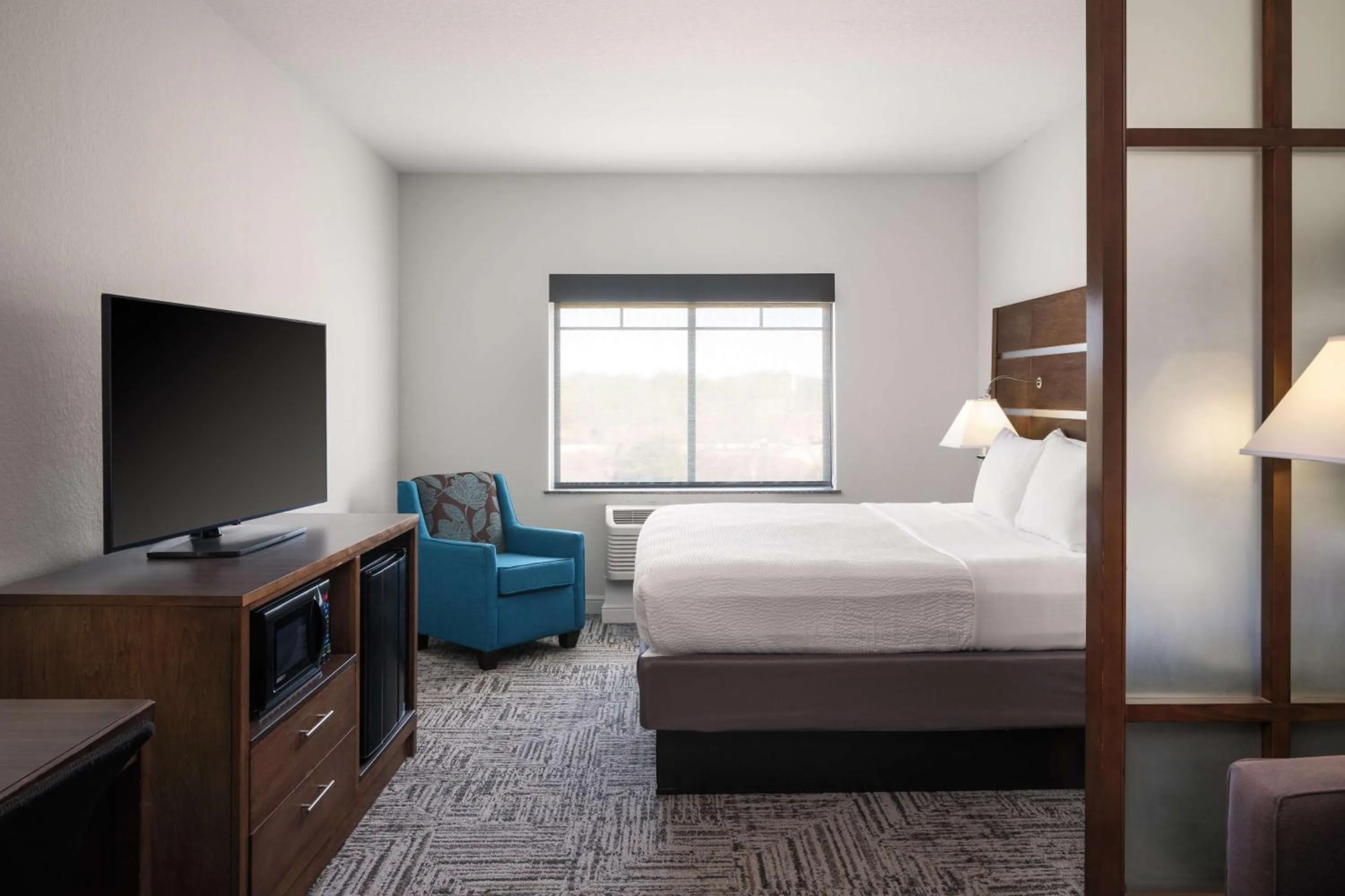 Photo of the whole room, Bed in Best Western Plus College Station Inn & Suites