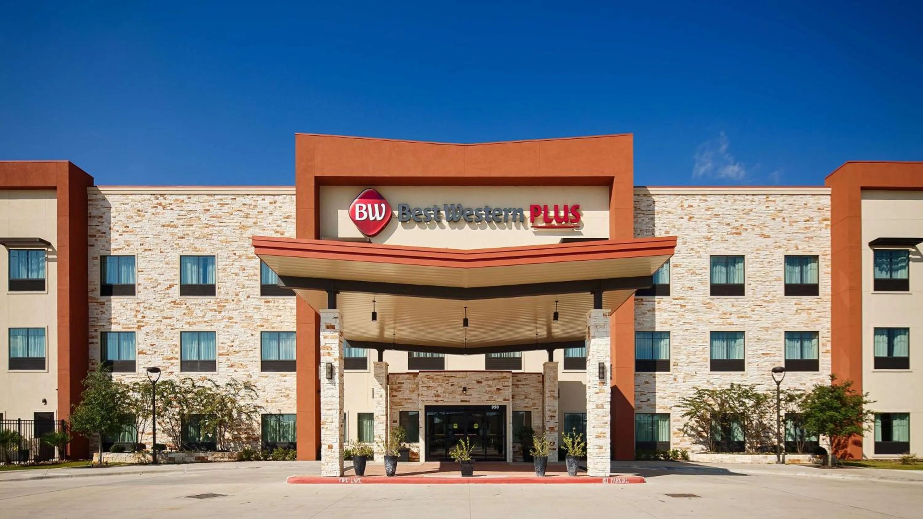 Property building in Best Western Plus College Station Inn & Suites