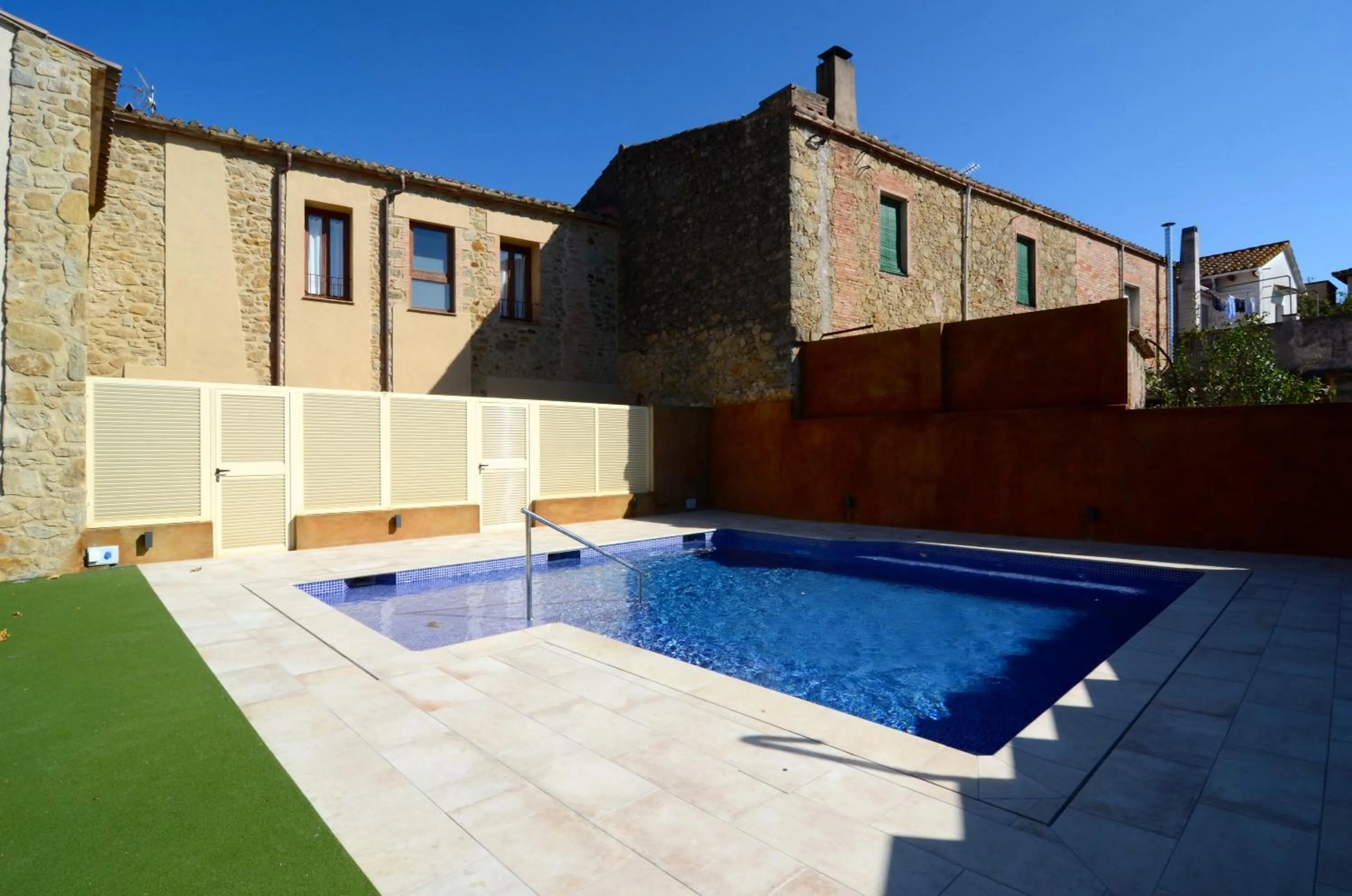 Swimming pool in Petit Pals