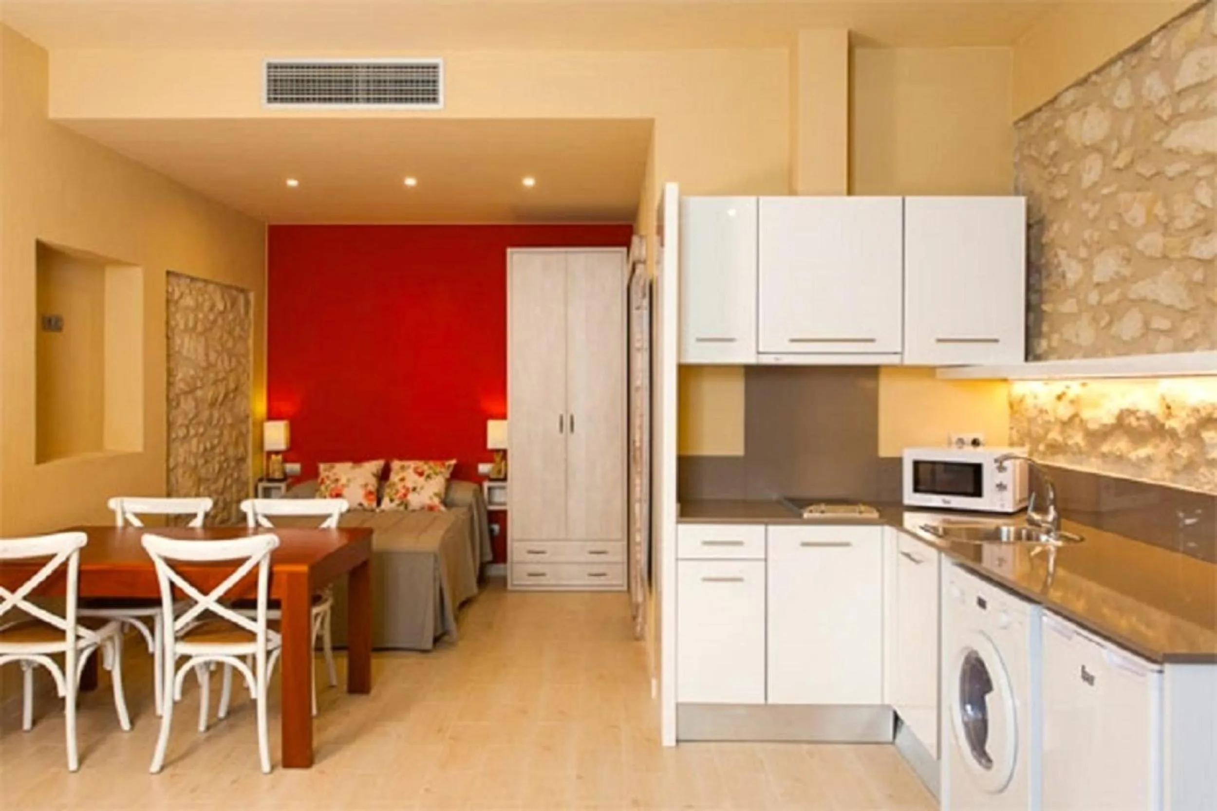 Photo of the whole room in Petit Pals