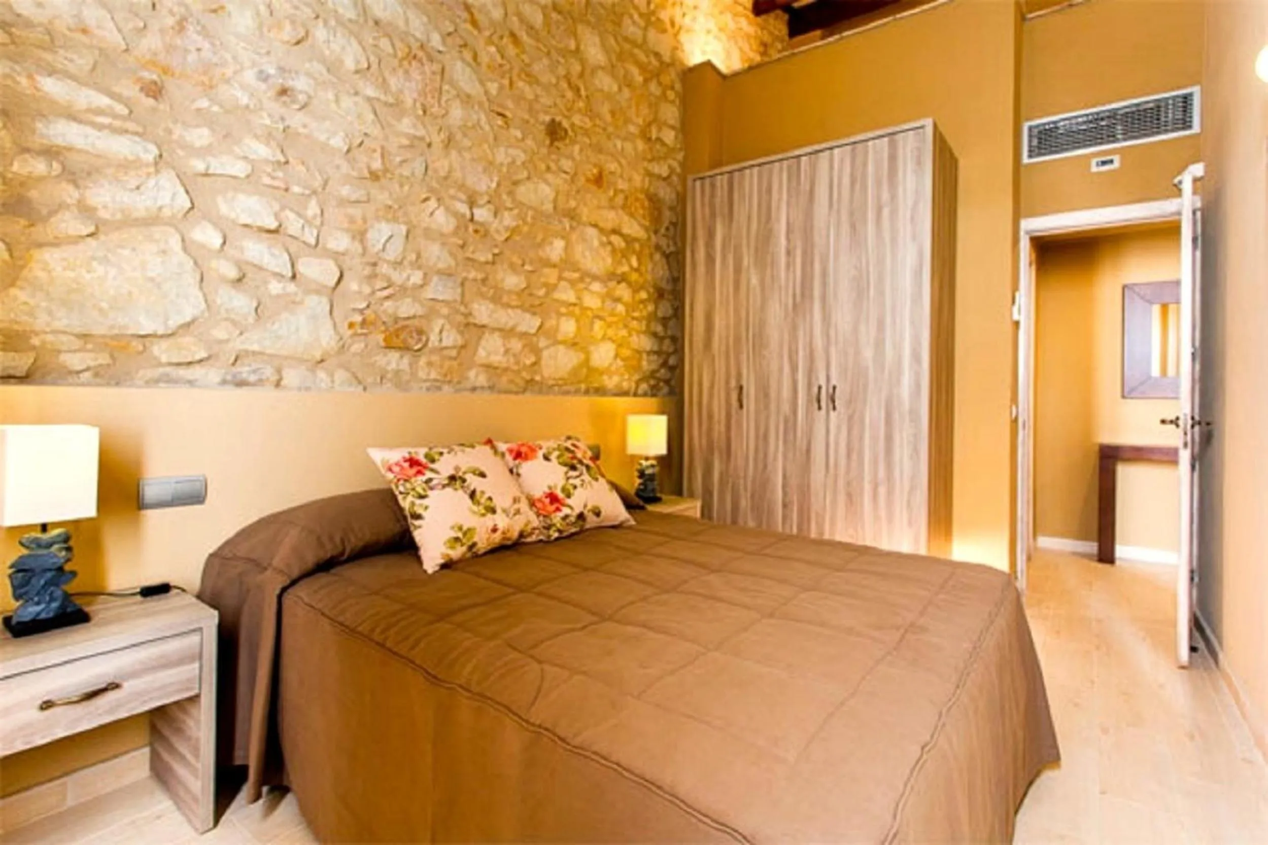 Bedroom, Bed in Petit Pals