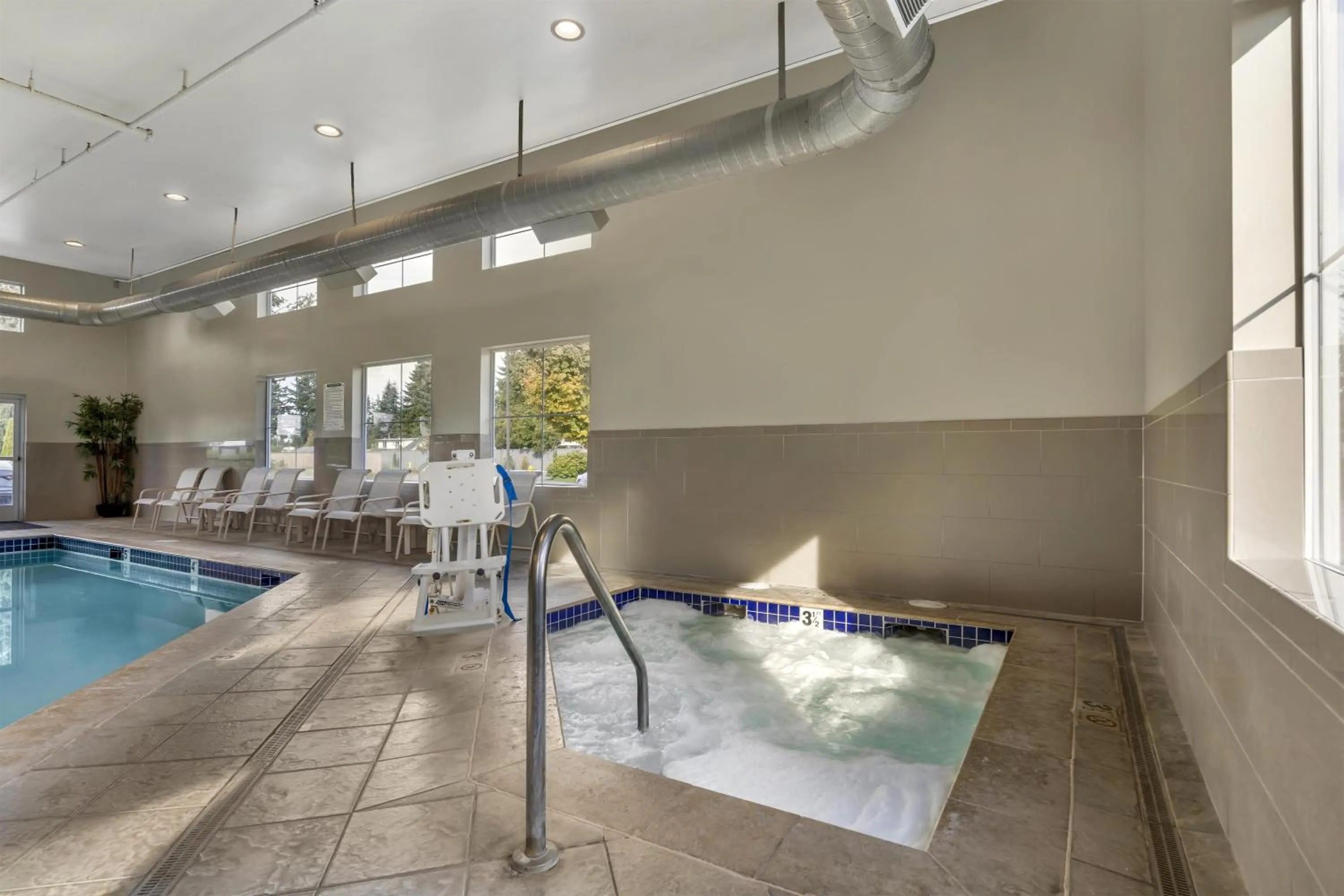 Hot Tub in Best Western Plus Arlington/Marysville