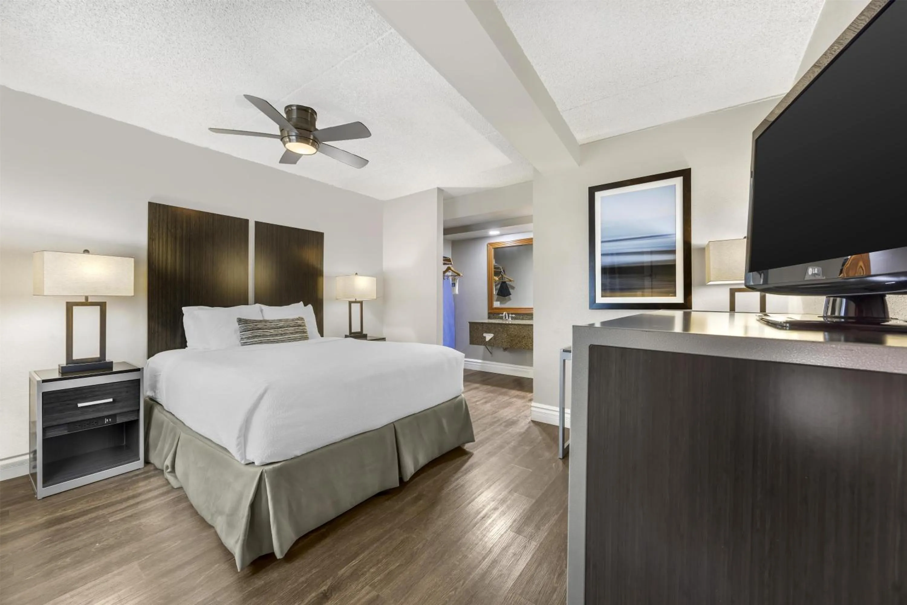 Bedroom, Bed in Best Western Pier Point Inn