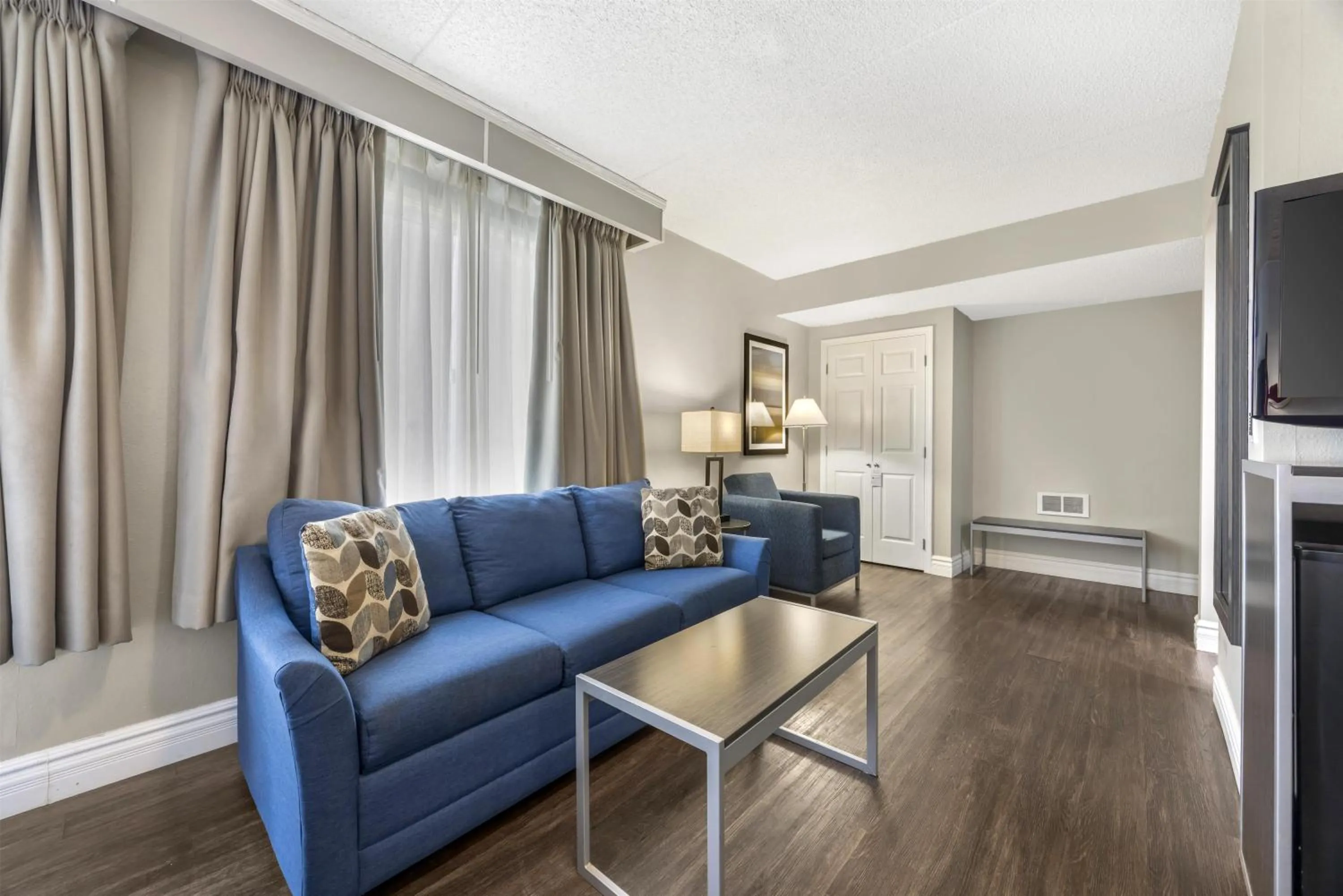 Bedroom in Best Western Pier Point Inn