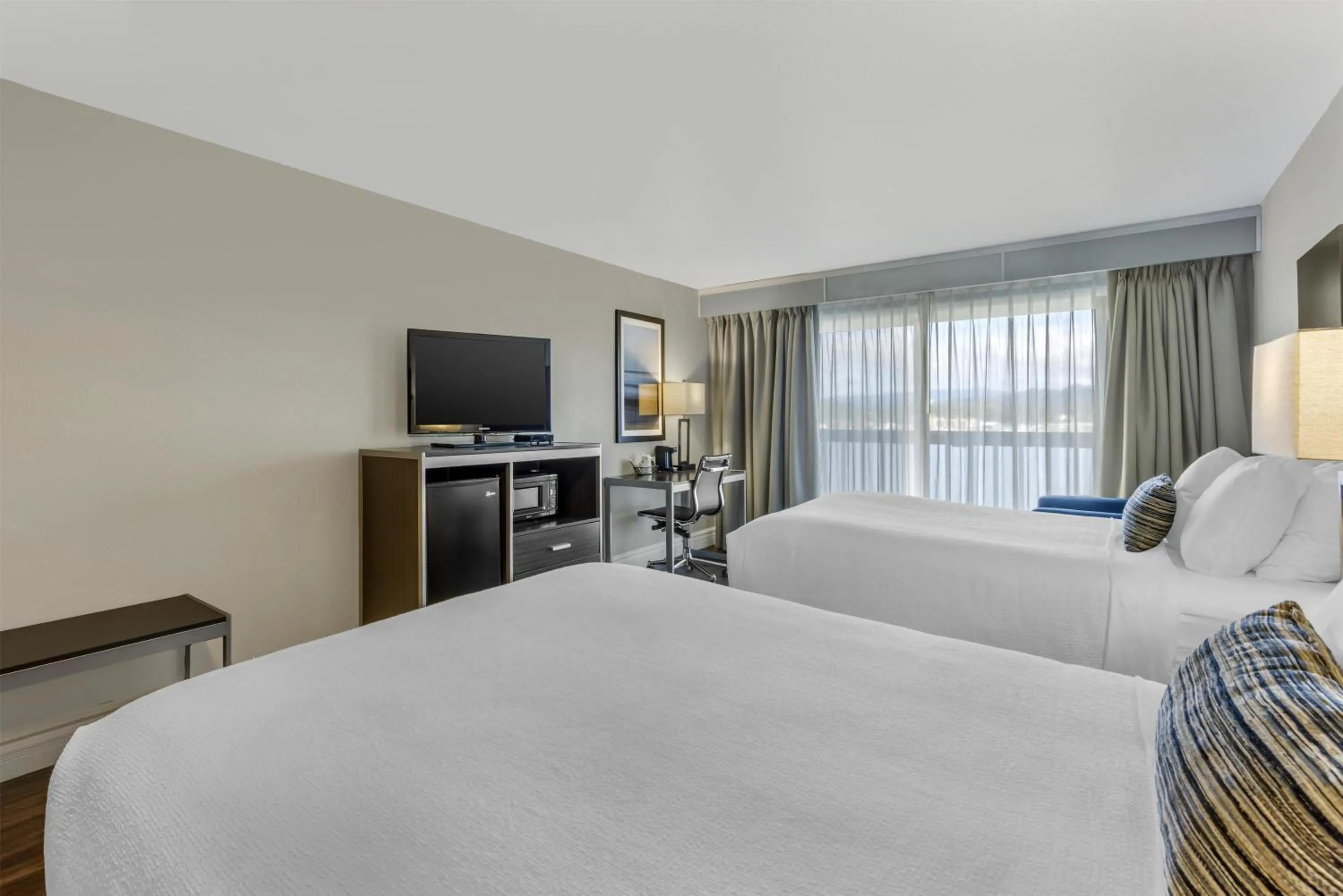 Other, Bed in Best Western Pier Point Inn