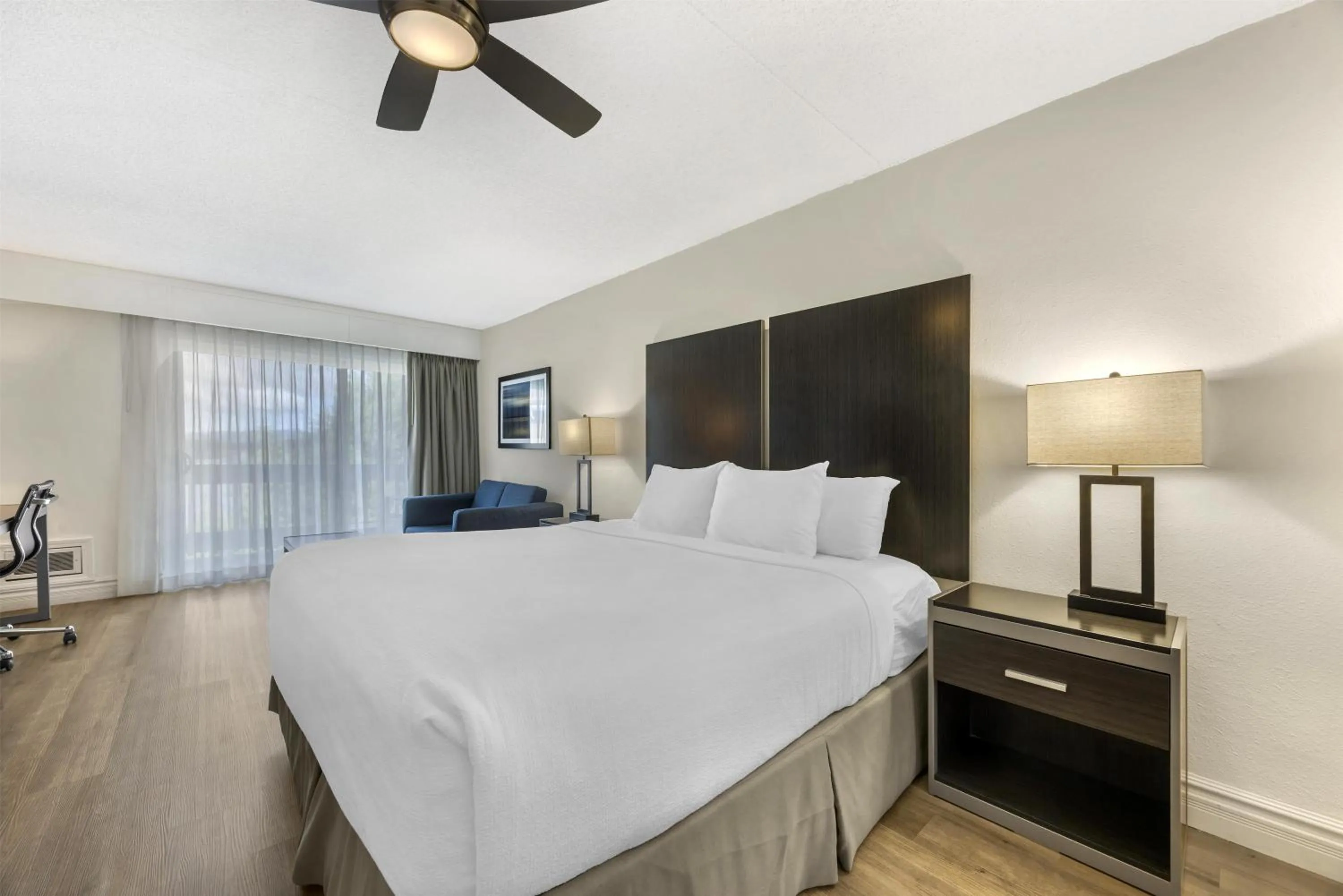 Other, Bed in Best Western Pier Point Inn