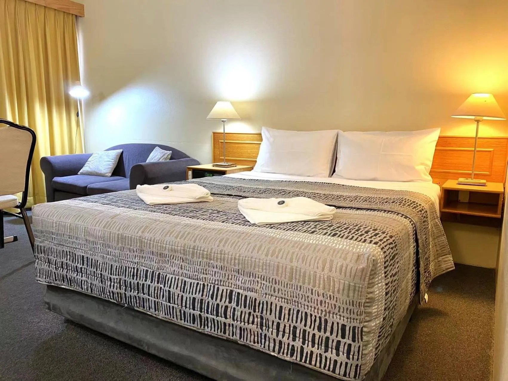 Bedroom, Bed in Gateway Motor Inn