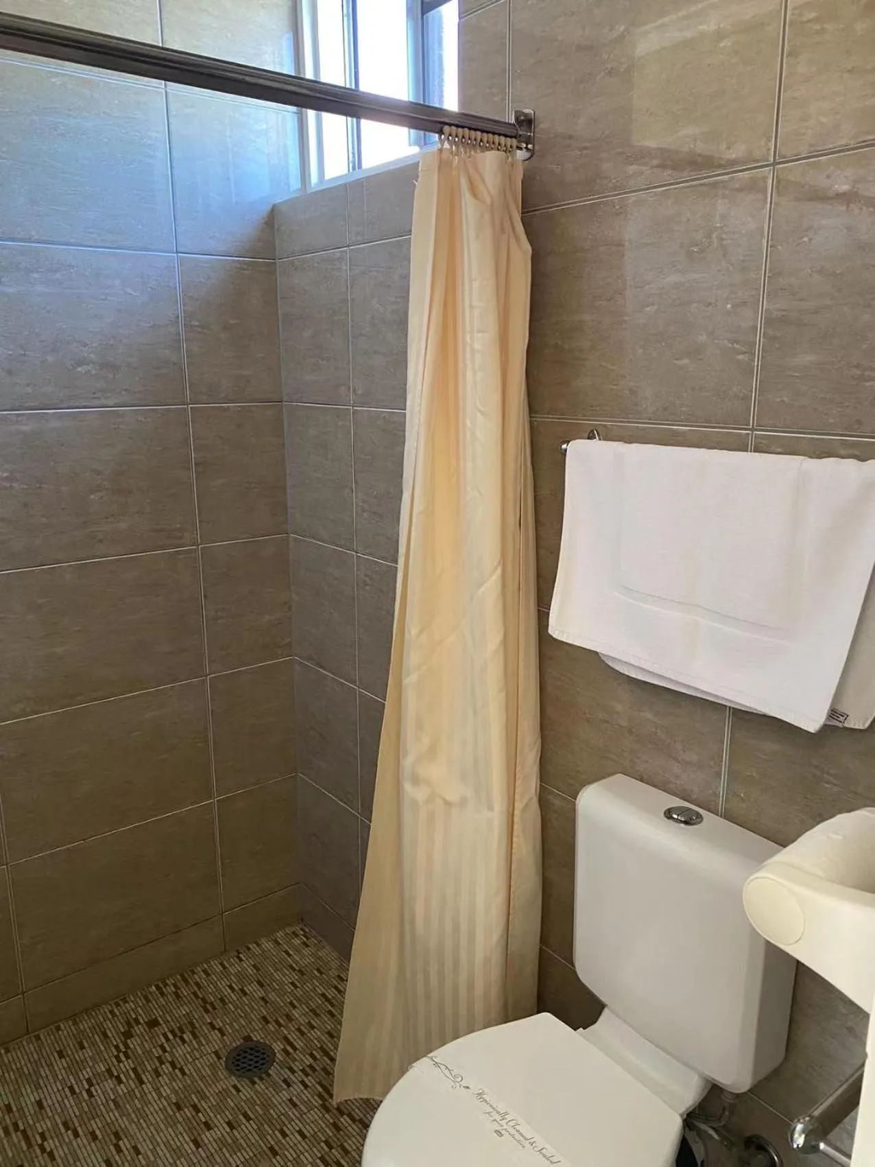 Bathroom in Gateway Motor Inn