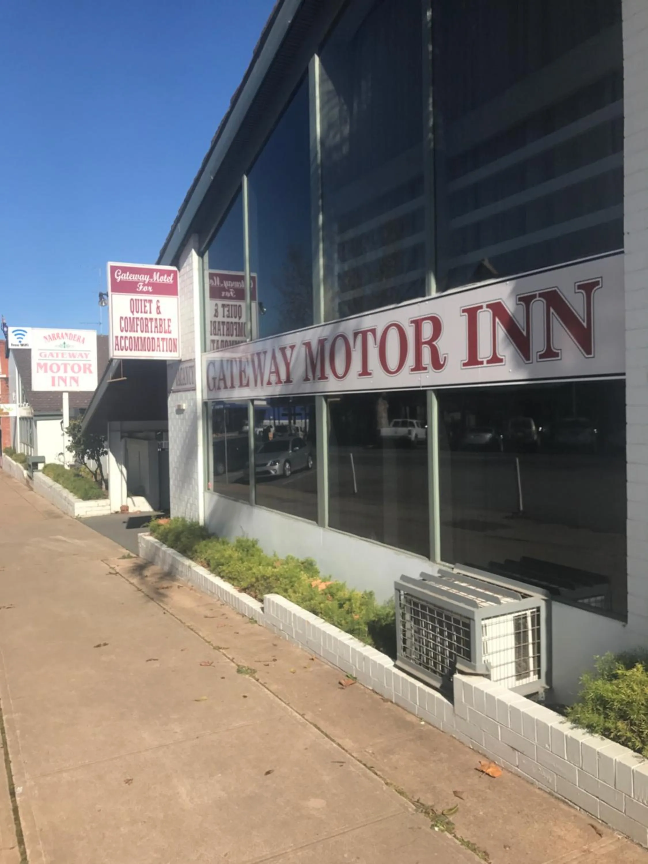 Property logo or sign in Gateway Motor Inn