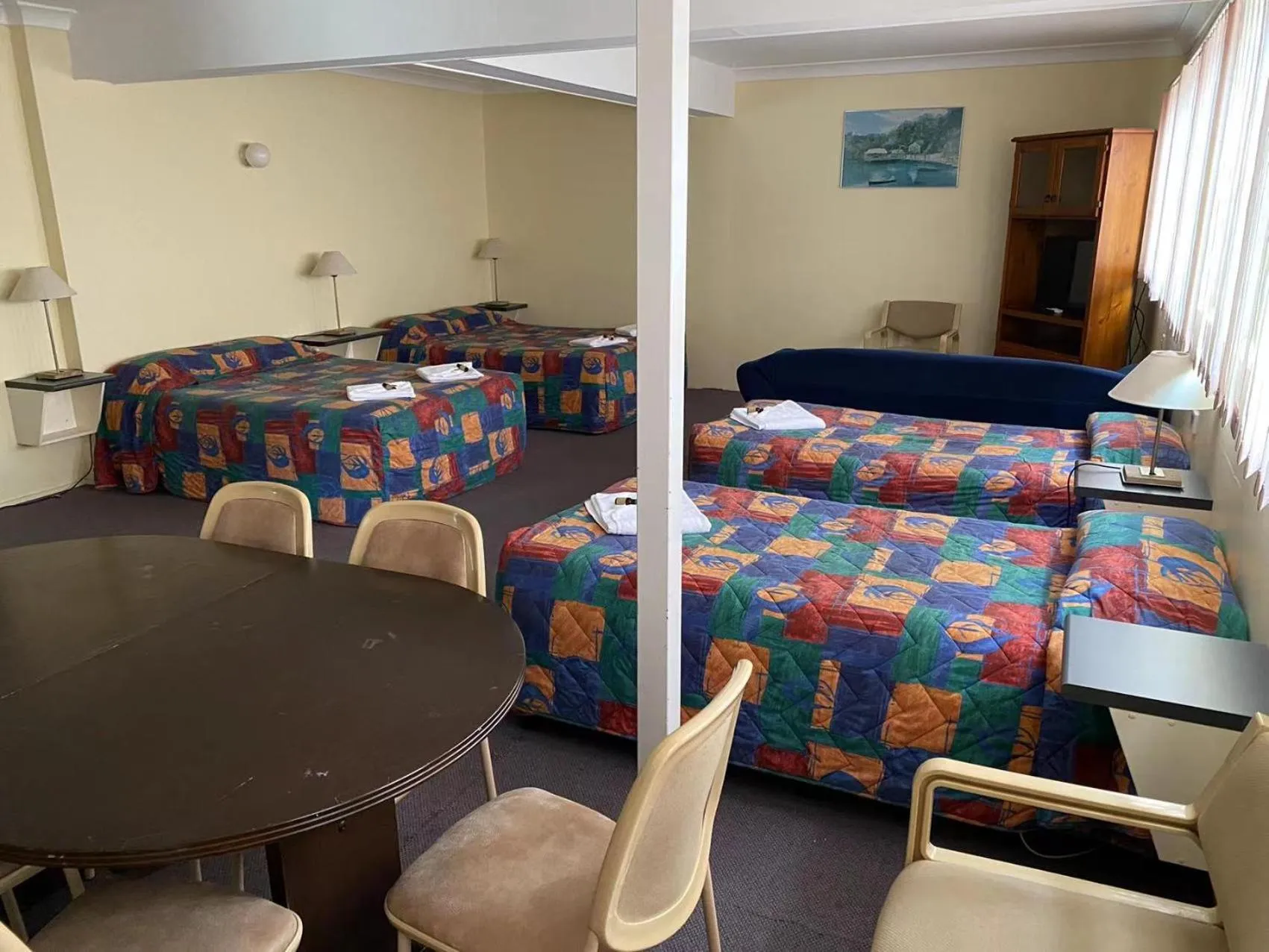 Bed in Gateway Motor Inn