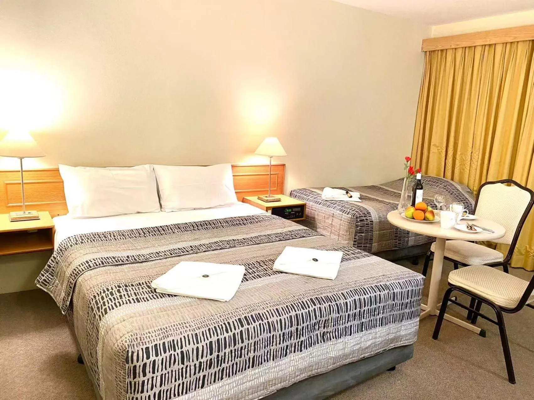 Bedroom, Bed in Gateway Motor Inn