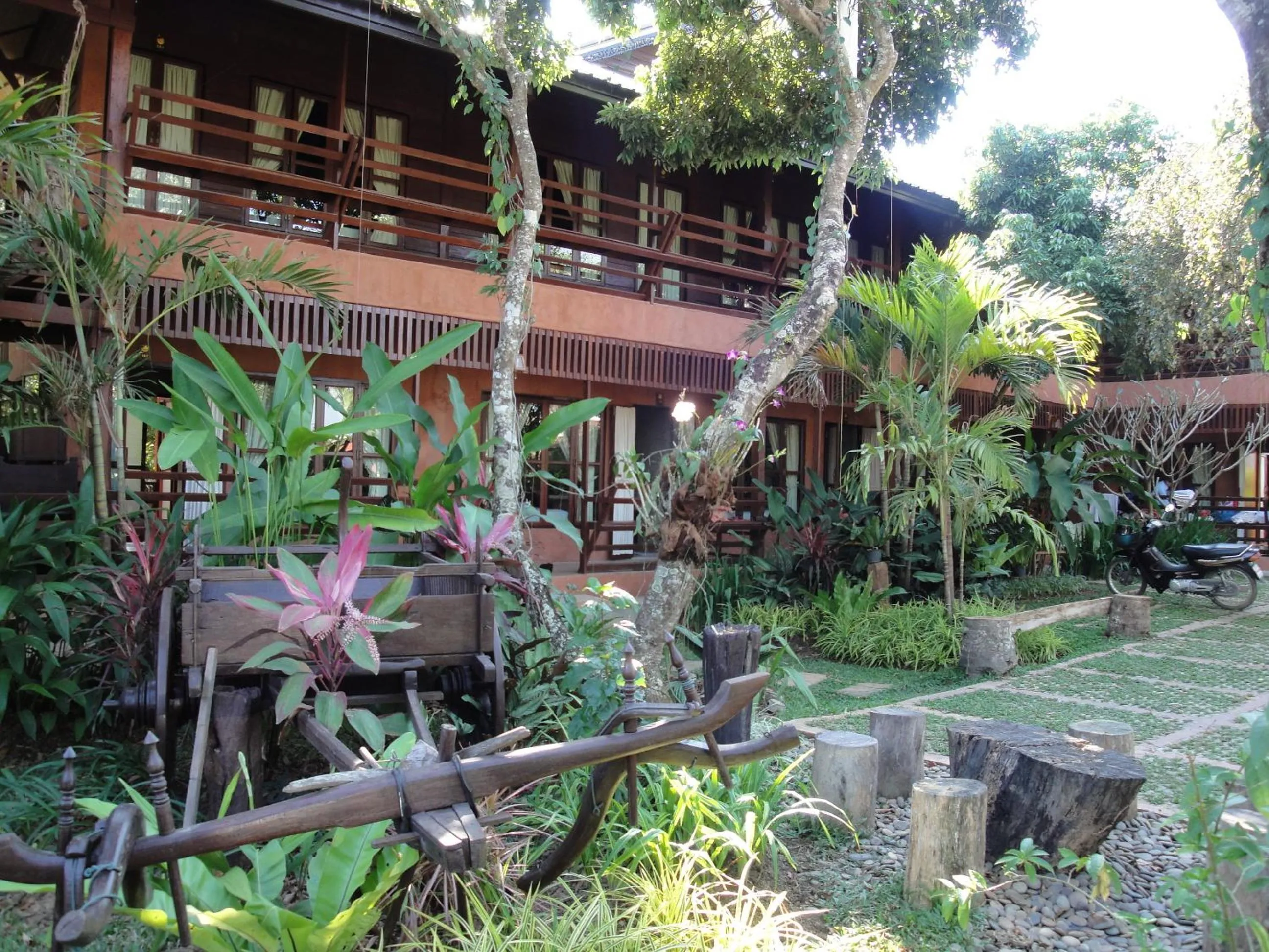 Garden in Namkhong Guesthouse and Resort