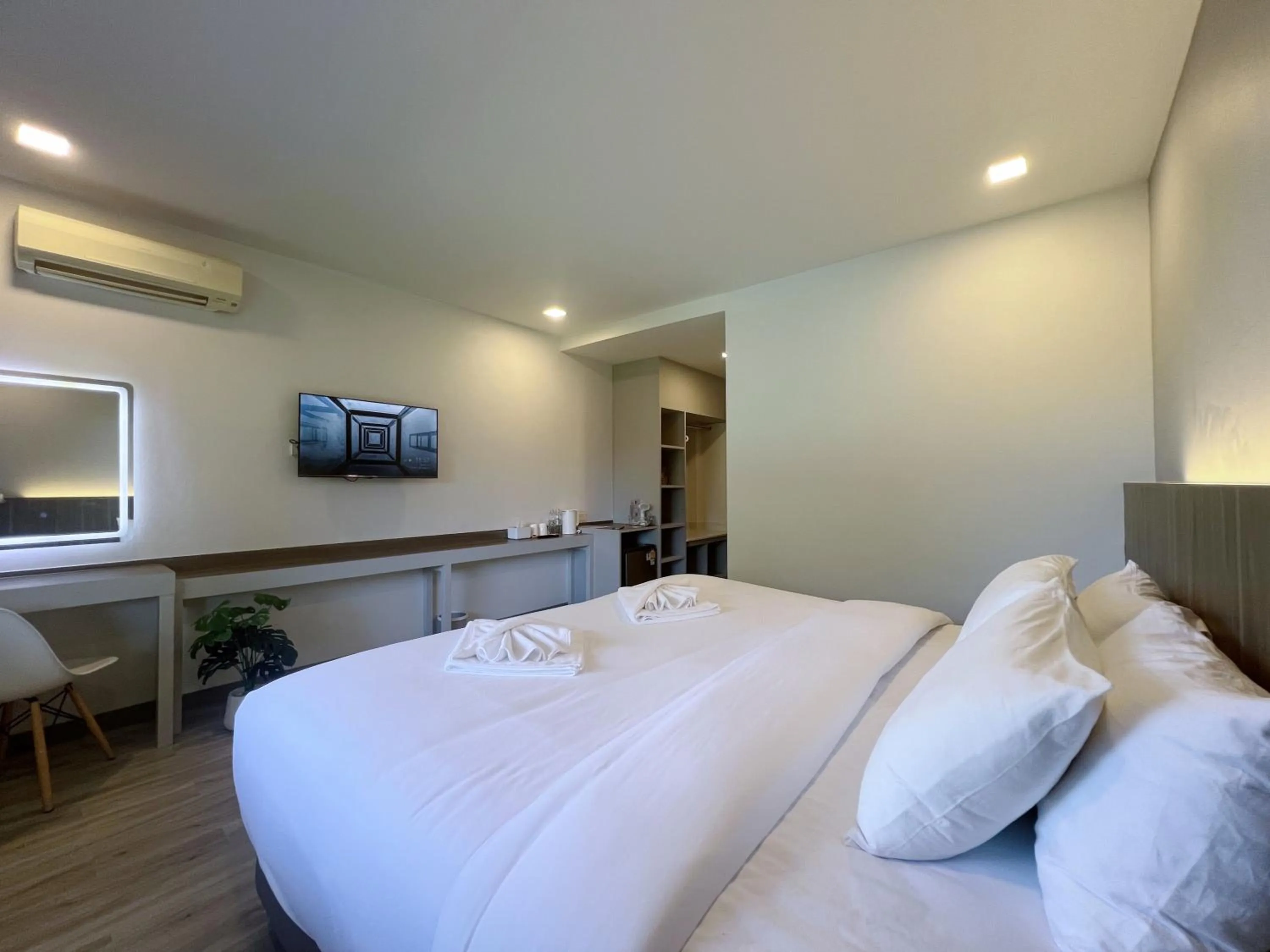 Bed in The Space Airport Hotel Chiang Rai