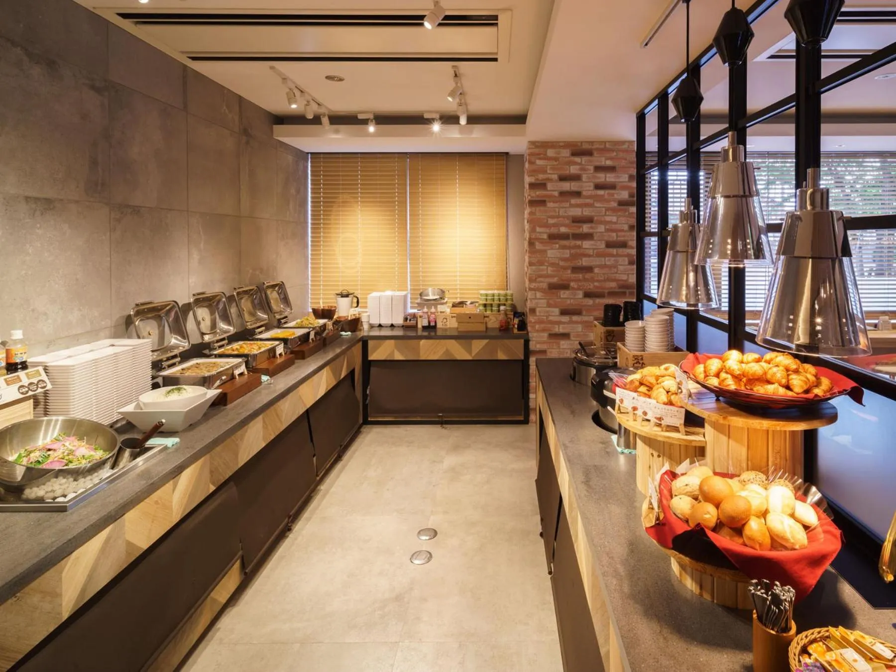 Buffet breakfast in Super Hotel Chiba Ekimae